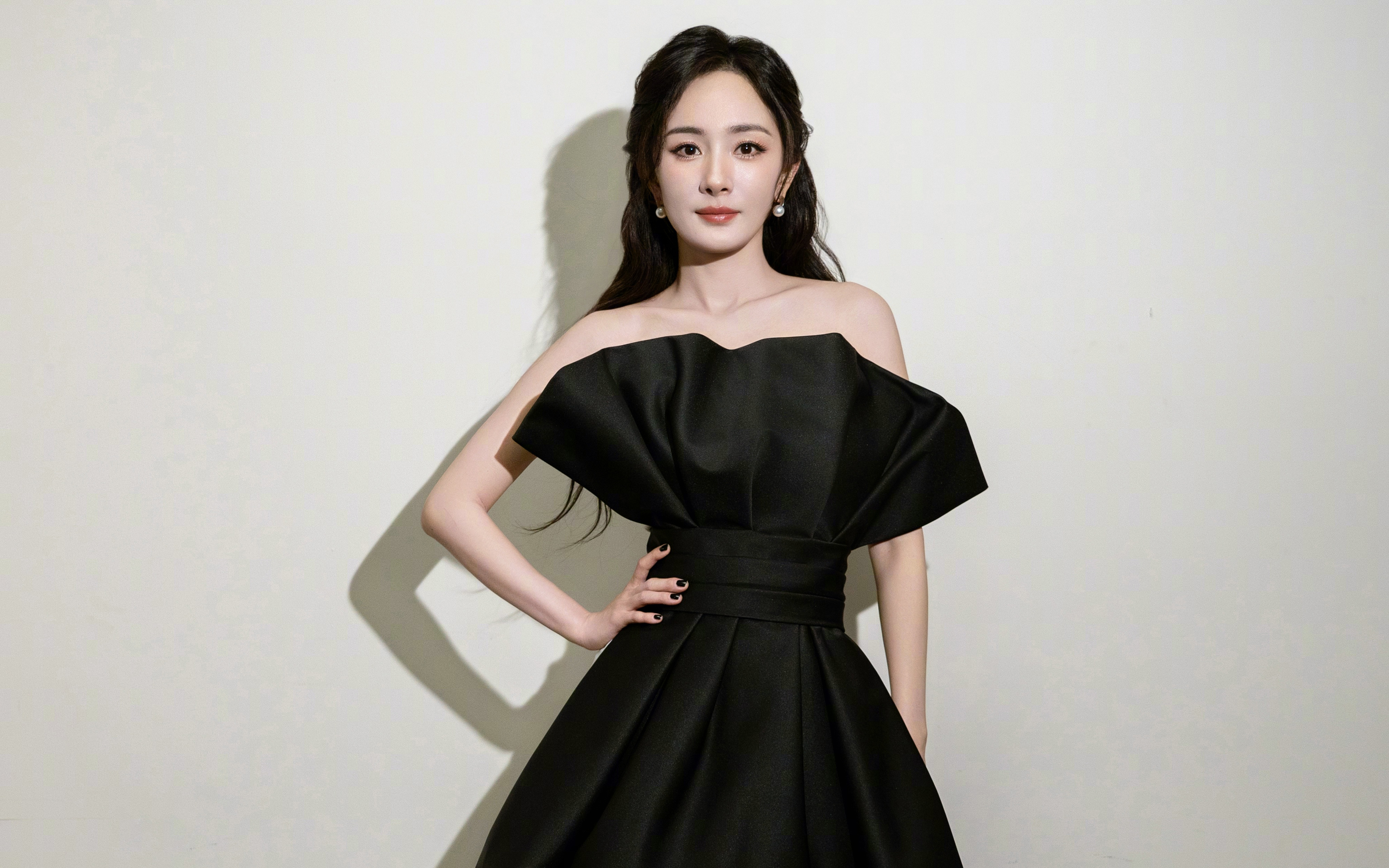 超清黑色裙子 气质 美女 杨幂 4K壁纸 3840×2400