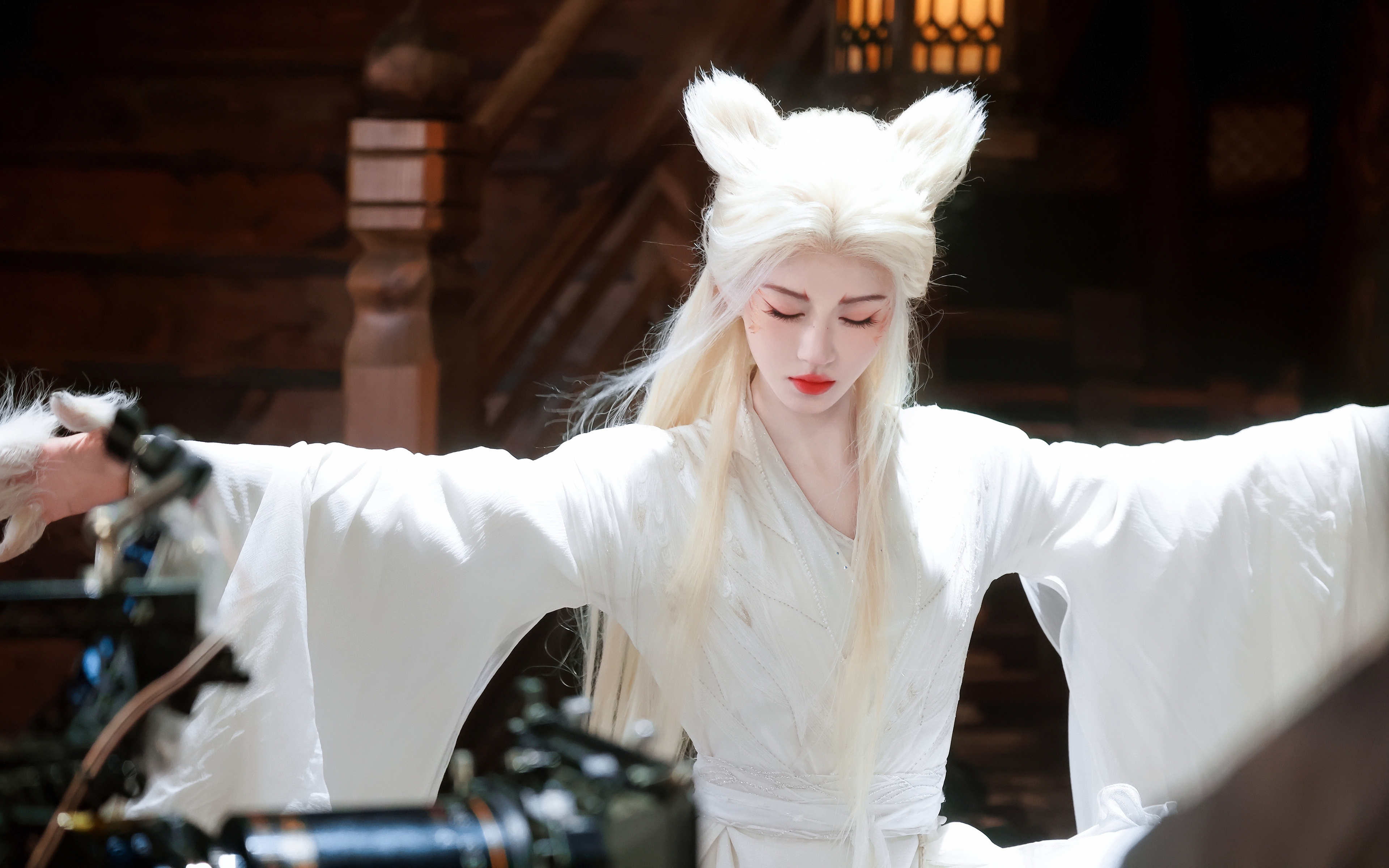 鞠婧祎 白发 狐狸 造型 美女 4K高清壁纸 3840×2400
