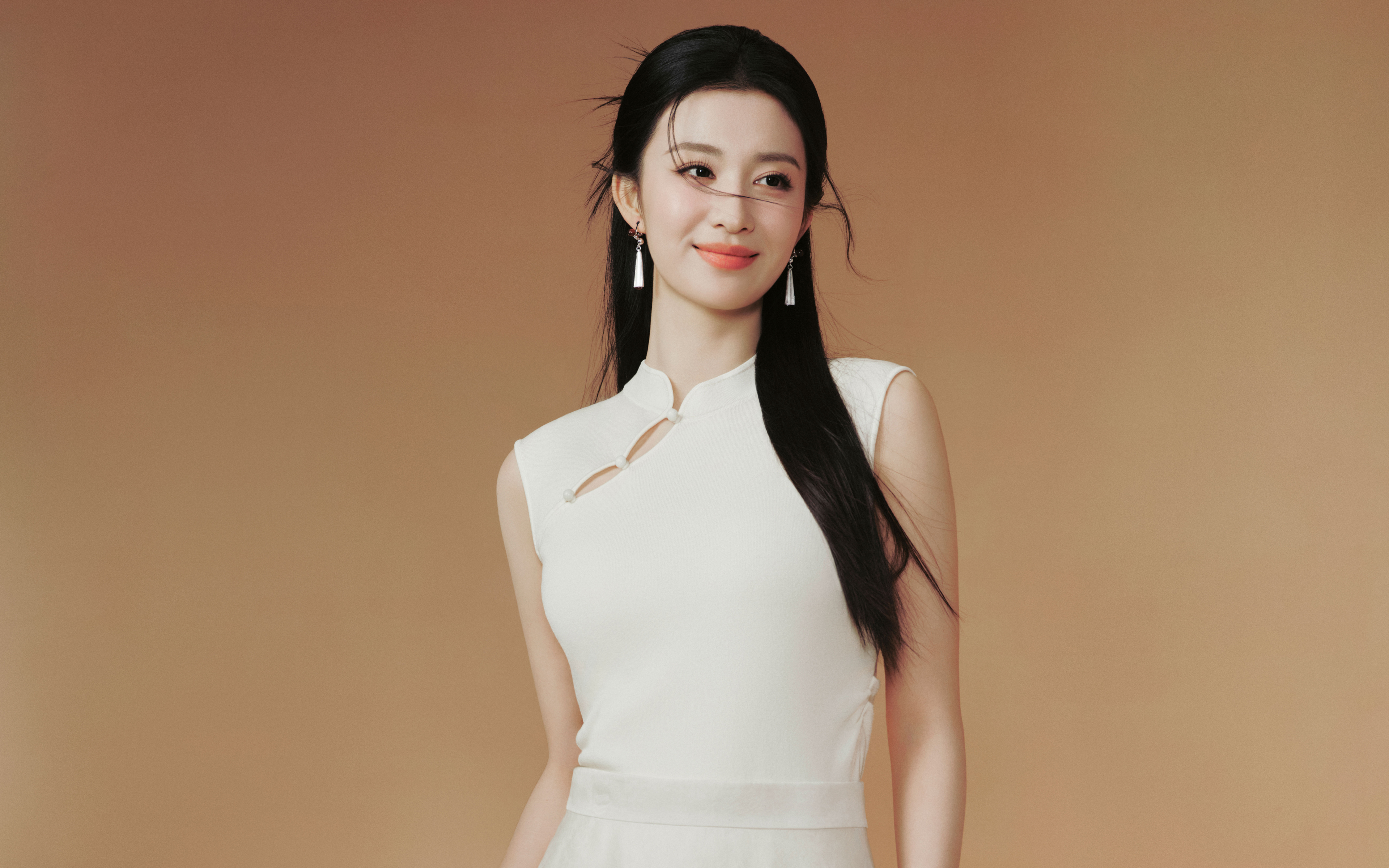 精选王楚然 长发 白色 长裙子 4K 美女 壁纸 3840×2400