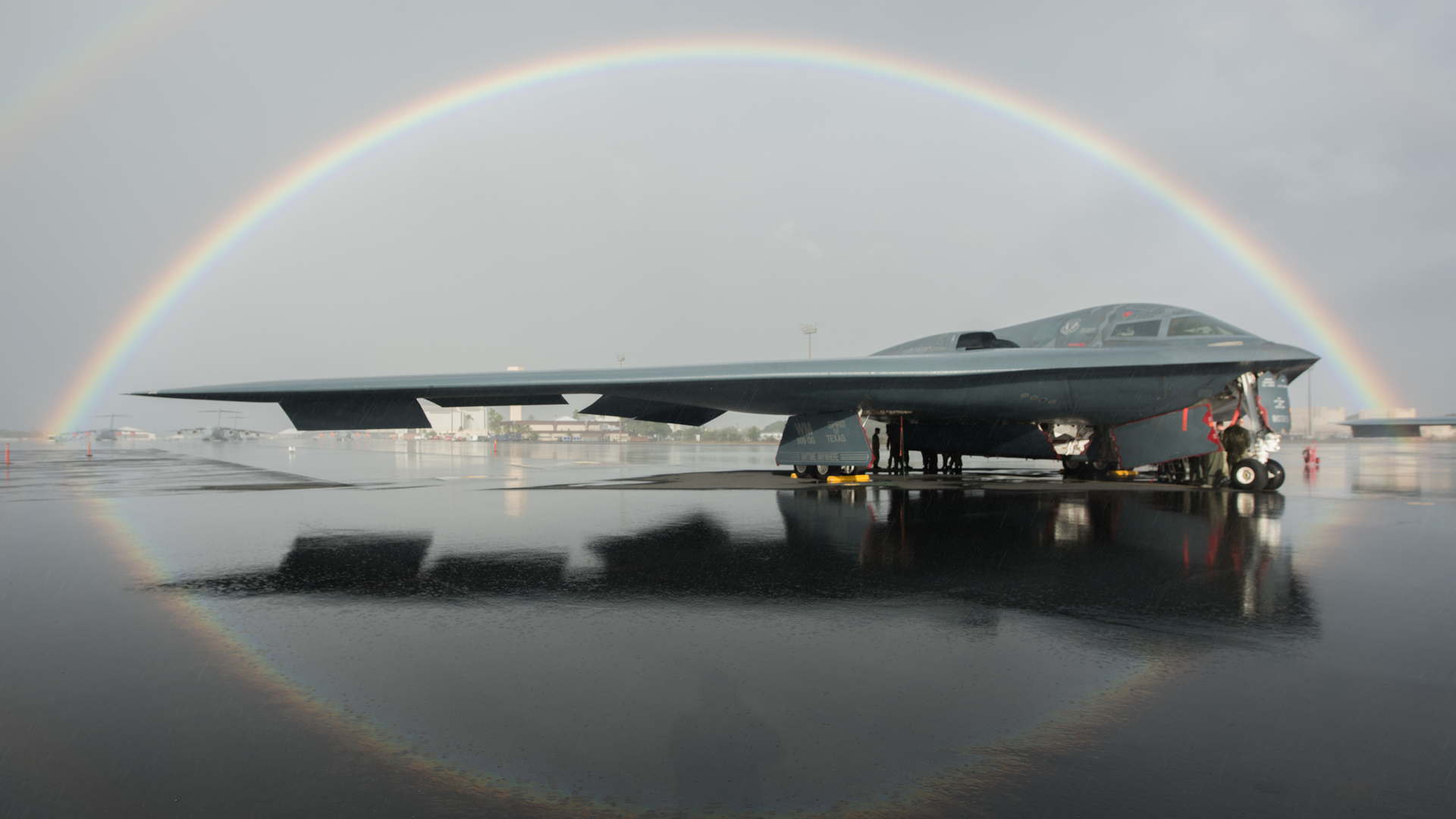 轰炸机 战略轰炸机 隐形 彩虹 雨 空军 技术 军事 车辆 军用飞机 飞机 天空 电脑 壁纸 3840×2160