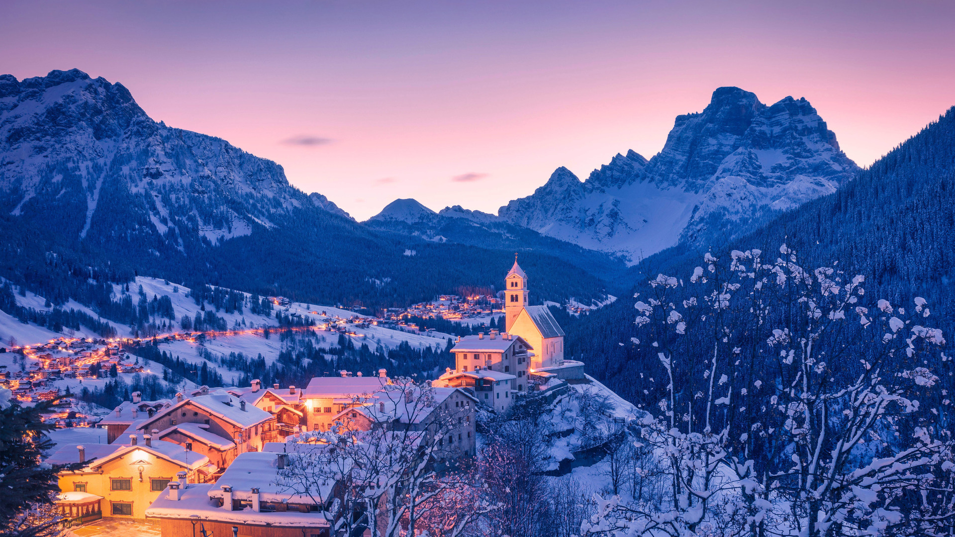 风景 冬季 雪地 自然 村庄 山脉 灯光 电脑 4K高清壁纸 6543×3680