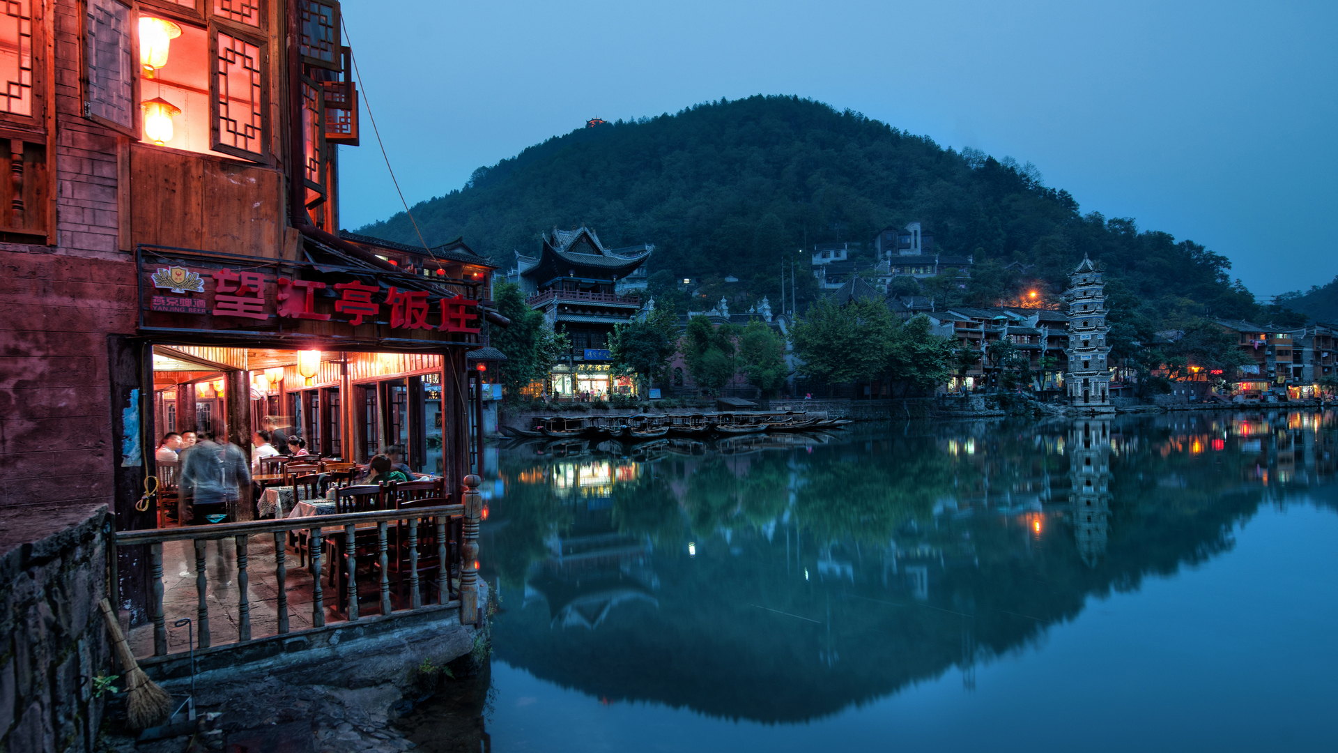 热门人物 中国 摄影 水 倒影 山 灯 丘陵 建筑 餐厅 湖南 电脑 高清壁纸 3840×2160