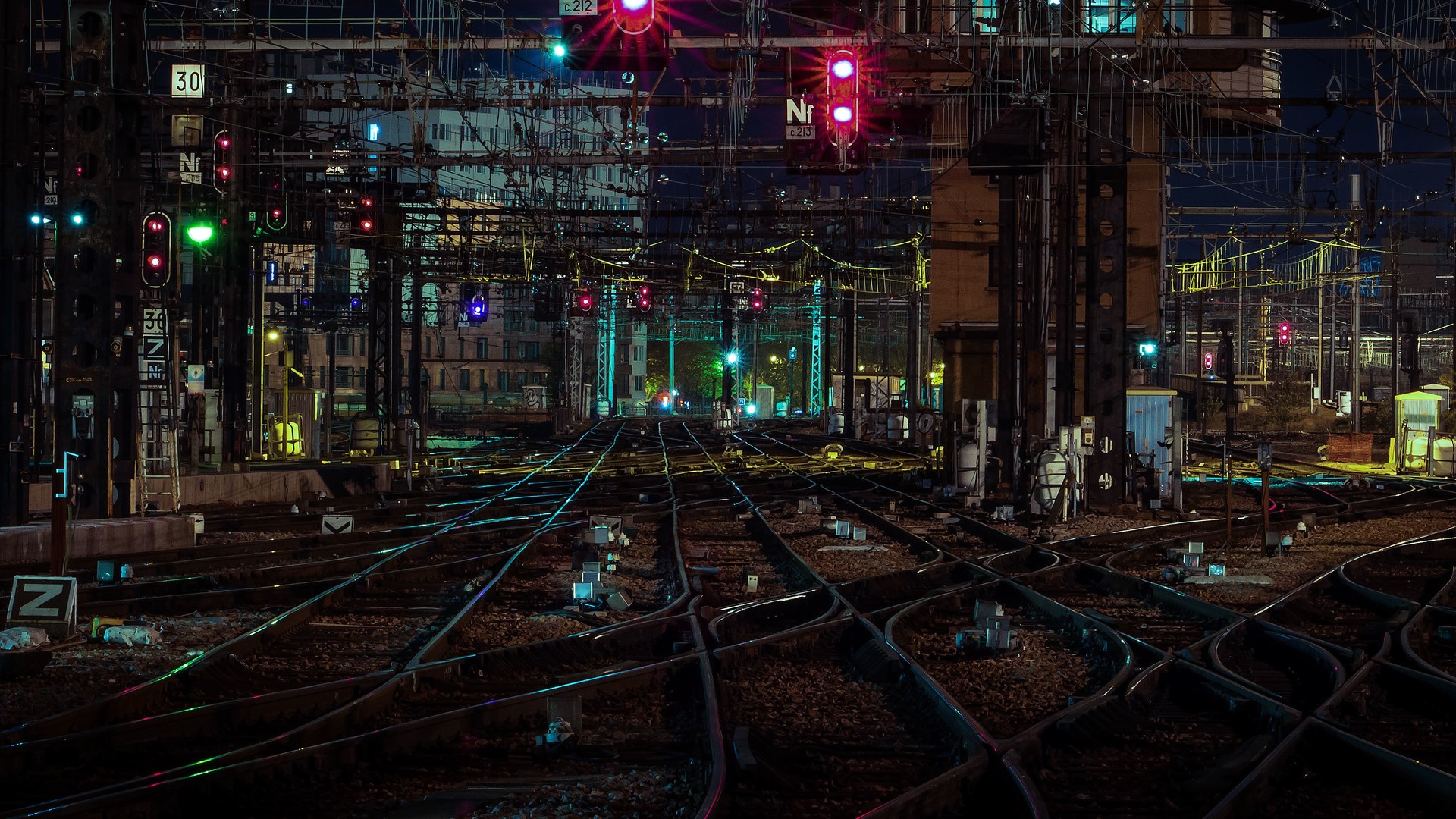 城市 城市灯光 铁路 铁路站台 夜间 赛博朋克 电脑 4K高清壁纸 4485×2989