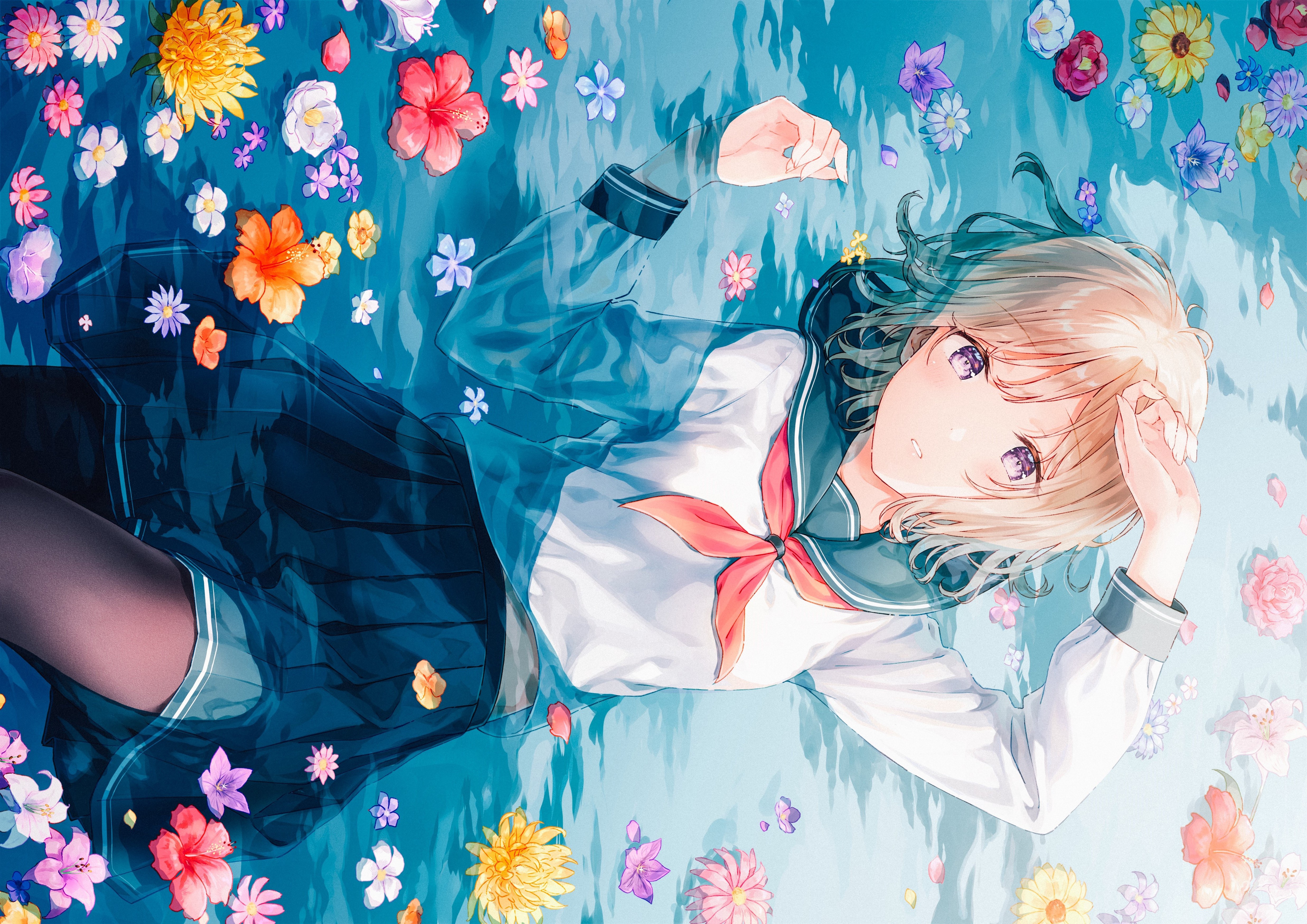 原创人物 金发 仰卧 动漫 动漫女孩 紫色眼睛 水中 校服 水手 制服 4K高清壁纸 4950×3500