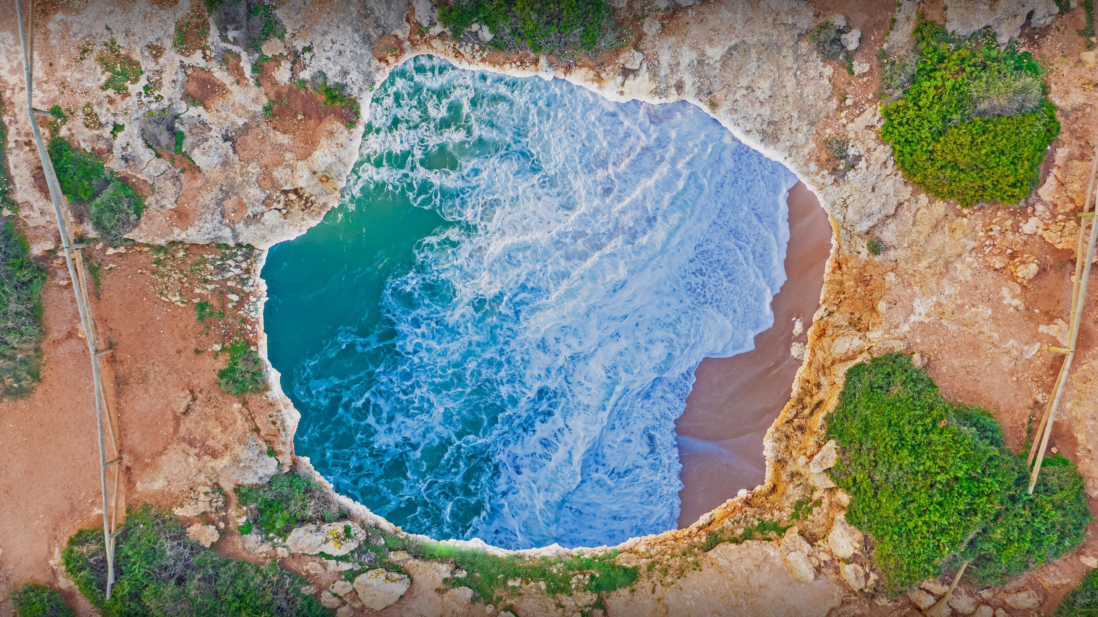 绝美自然 湖 波浪 景观 水 海岸 无水印壁纸 3840×2160