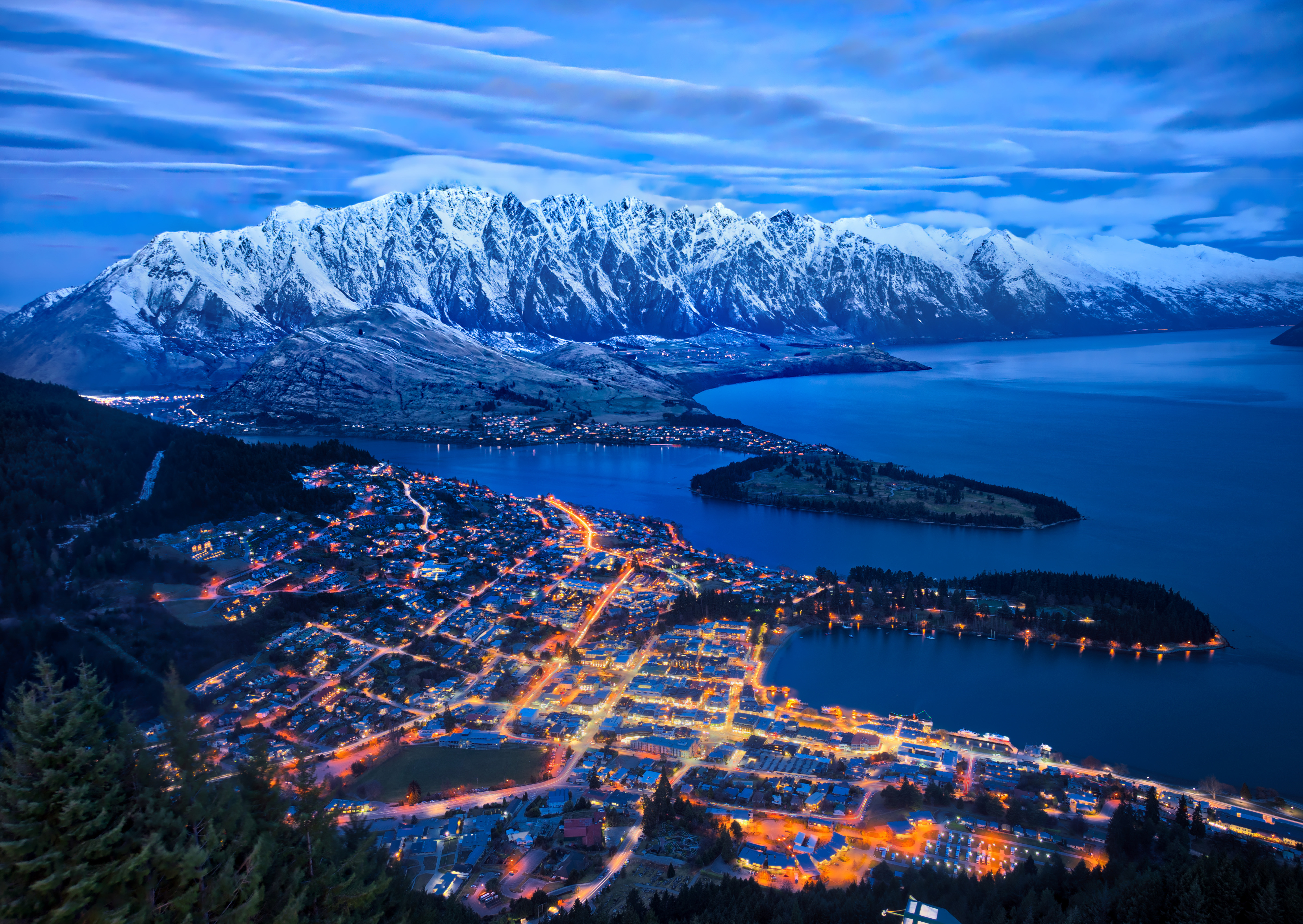 精选城市 夜晚 山景 湖 灯光 雪 山 城市景观 水 高清壁纸 4795×3400