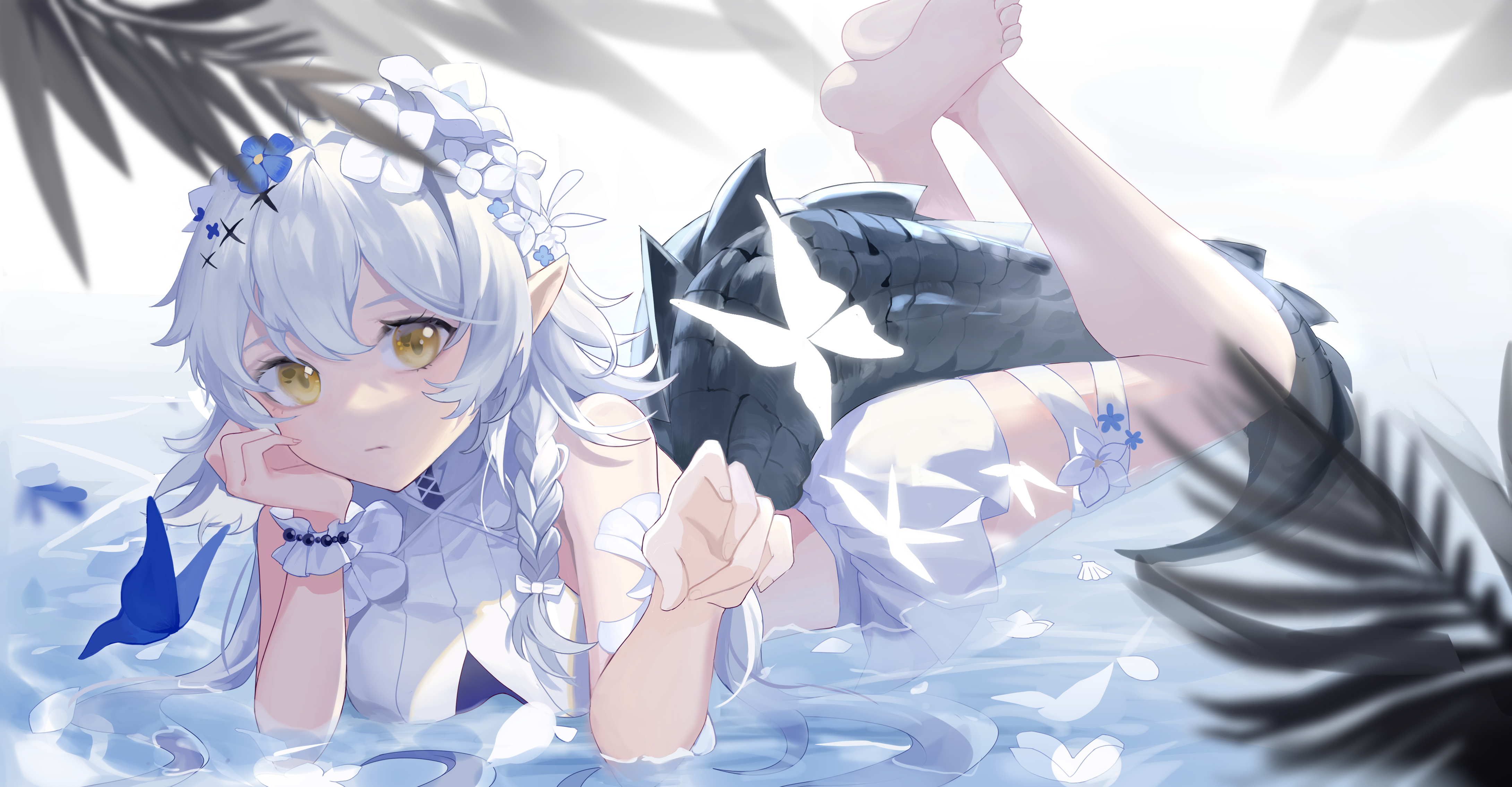蓝色的头发 躺着 动漫 动漫女孩 明日方舟 黄色的眼睛 兽耳 尾巴 无水印壁纸 4360×2270