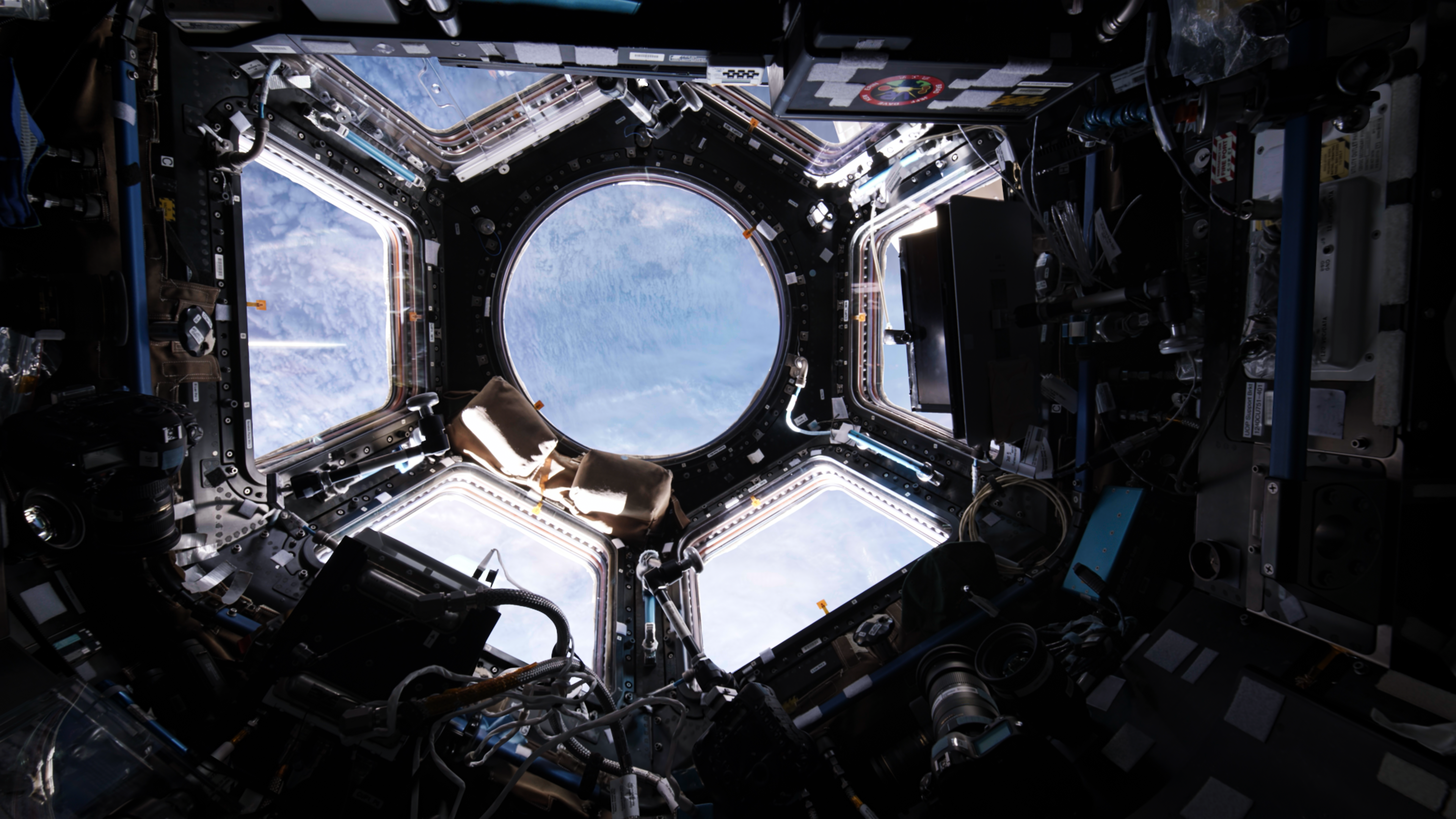 绚丽星球 电影 剧照 空间站 太空 行星 地球 高清壁纸 3840×2160