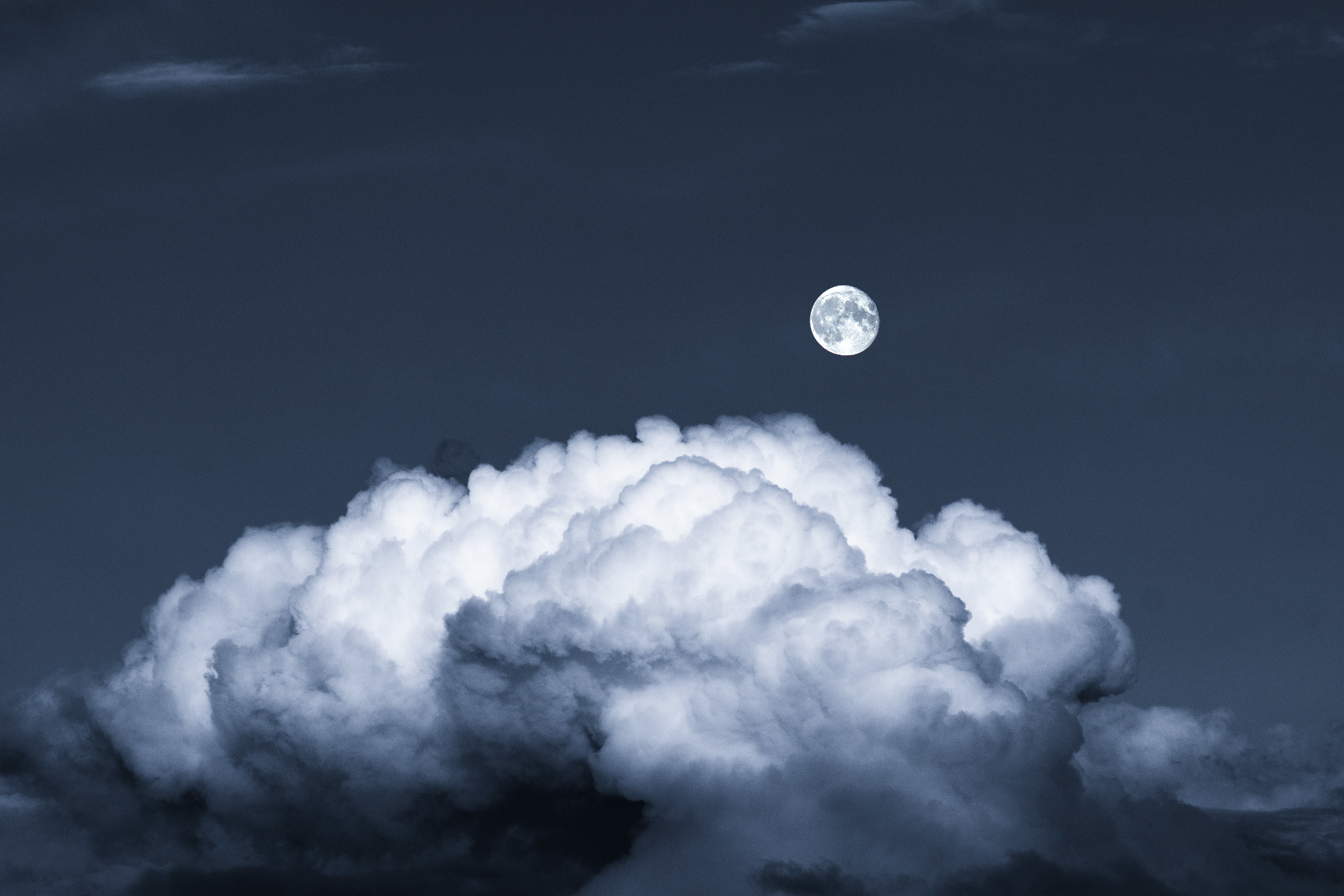 热门月亮 夜晚 天空 云彩 高清壁纸 4094×2730