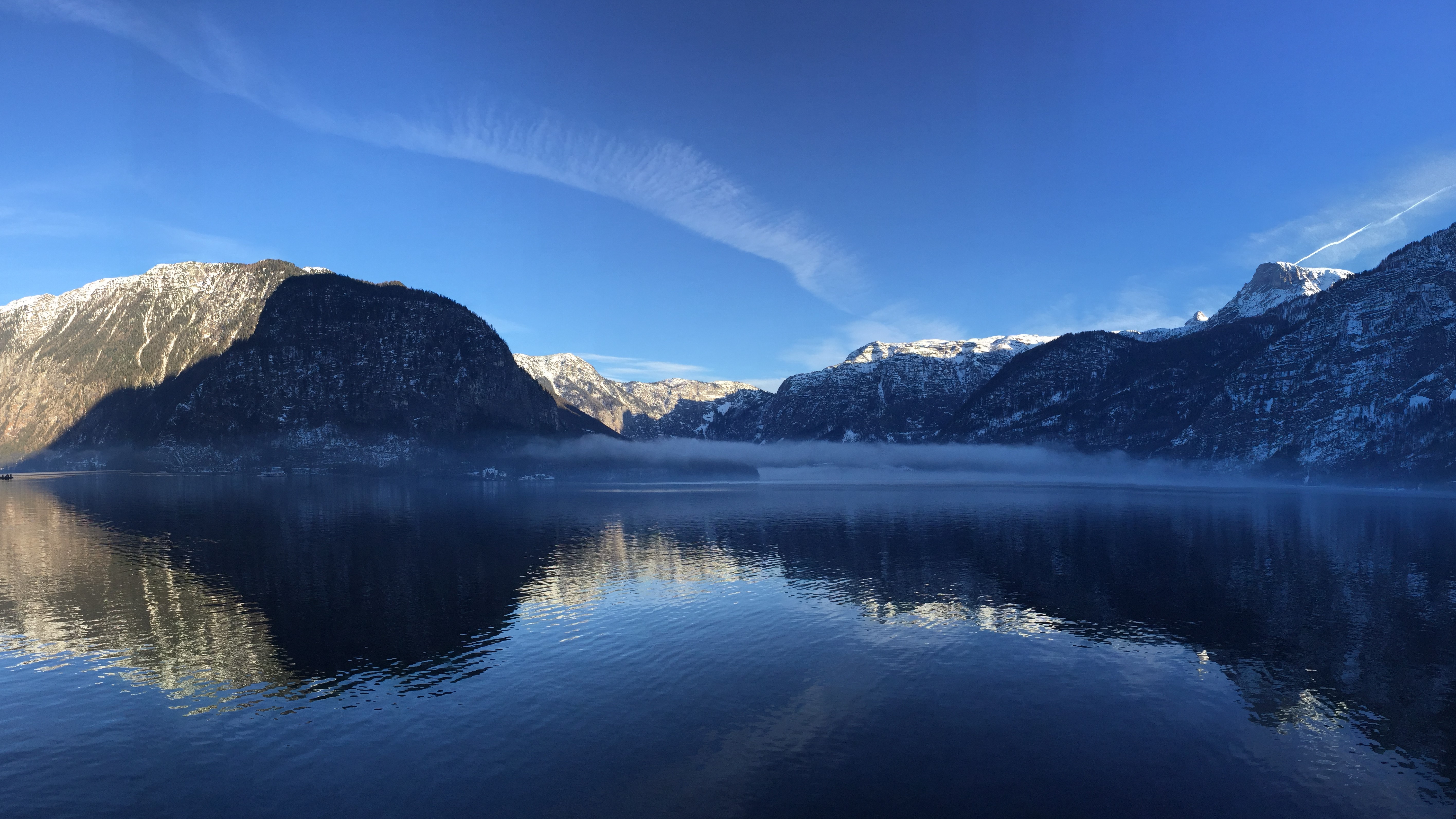 高清旅游 海报 风景 自然 湖泊 悬崖 森林 壁纸 5661×3184