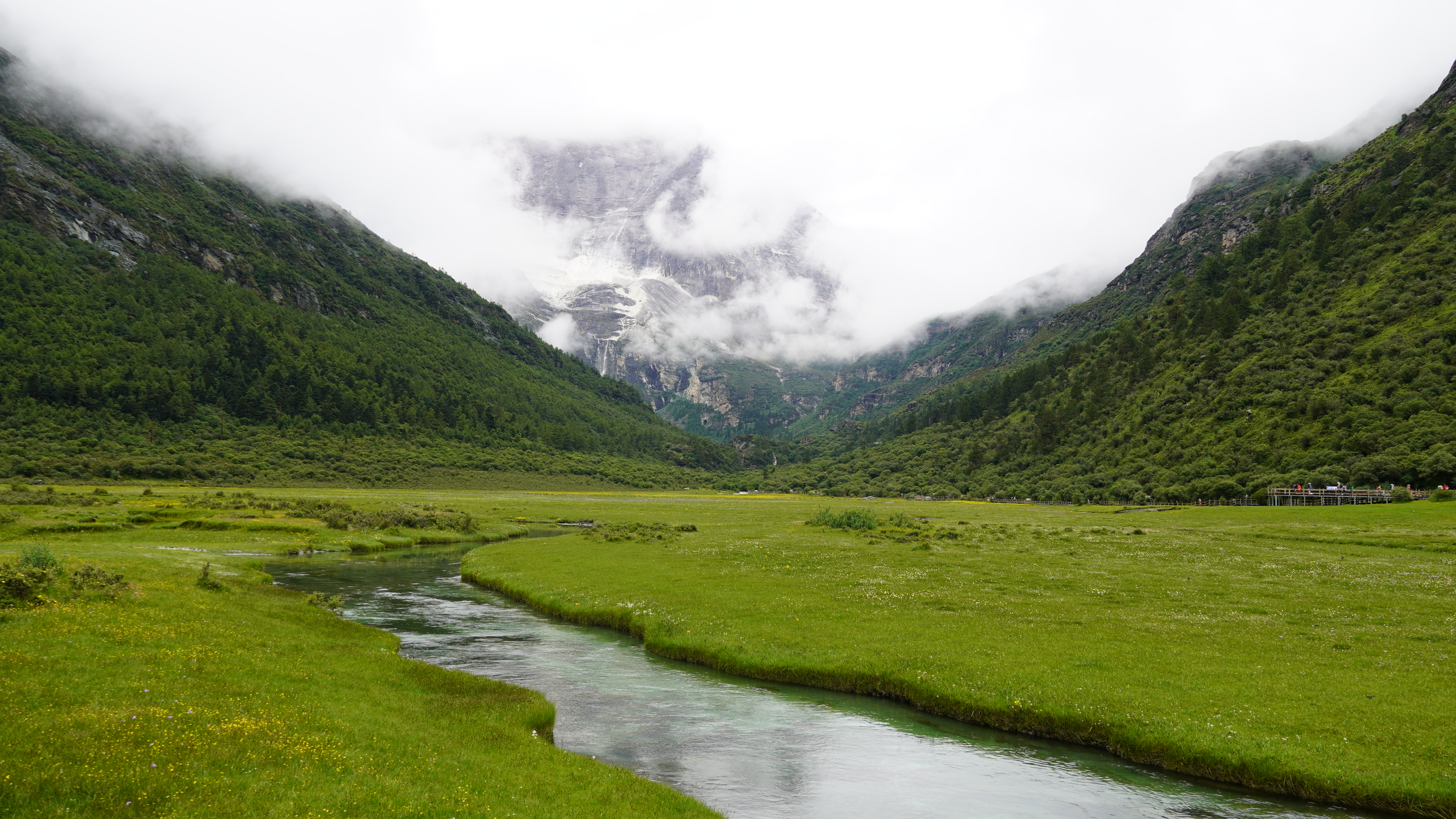 山景 自然 水 河流 云 草 山 4K高清壁纸 6000×3376