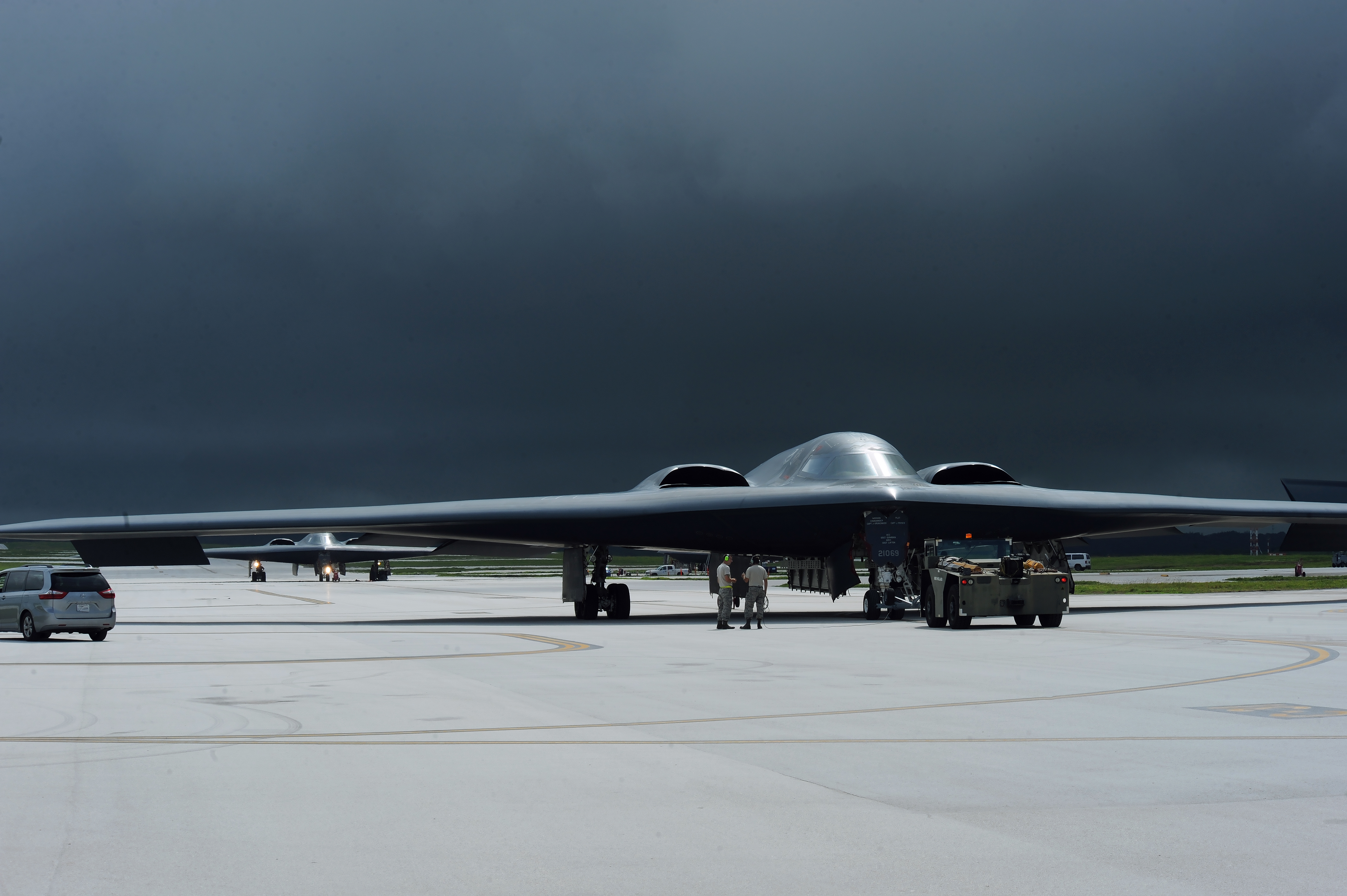 隐形 轰炸机 飞机 基地 军事 军装 空军 车辆 暴风云 桌面壁纸 4256×2832