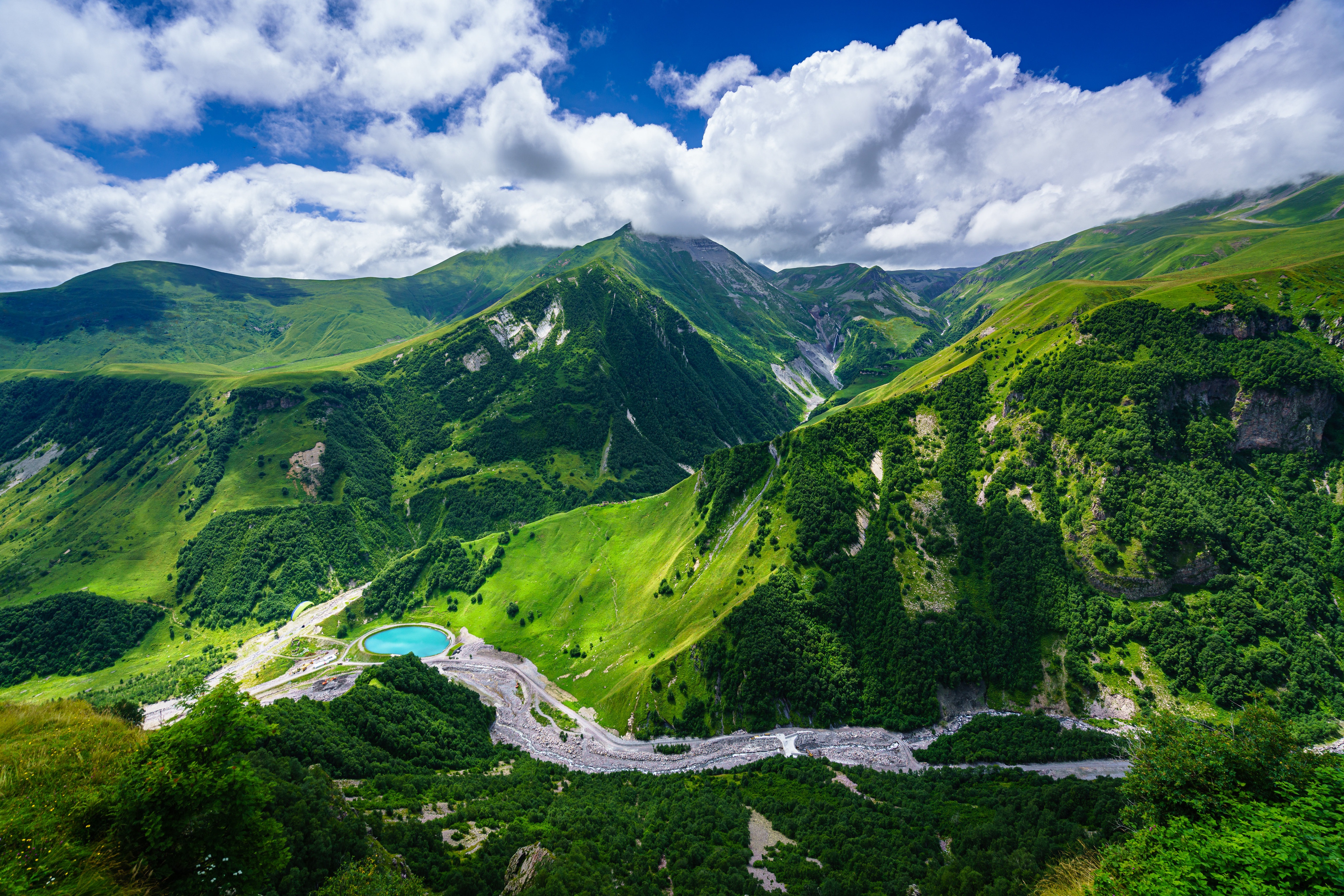 热门山 风景 云 树 滑翔伞 自然 无水印壁纸 4096×2732