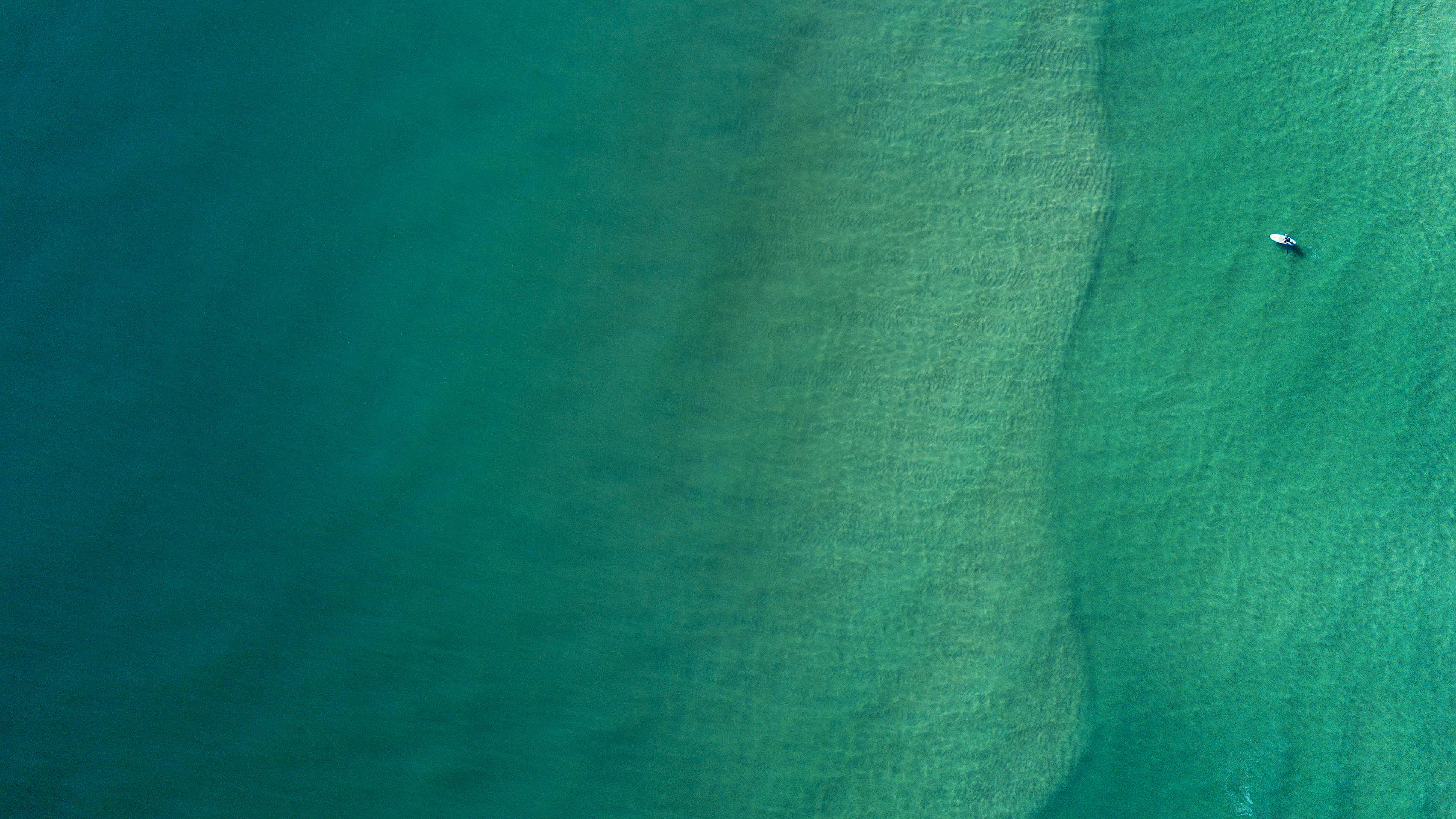 绝美海 船 水 海滩 自然 绿色 无人机 照片 极简主义 壁纸 3840×2160