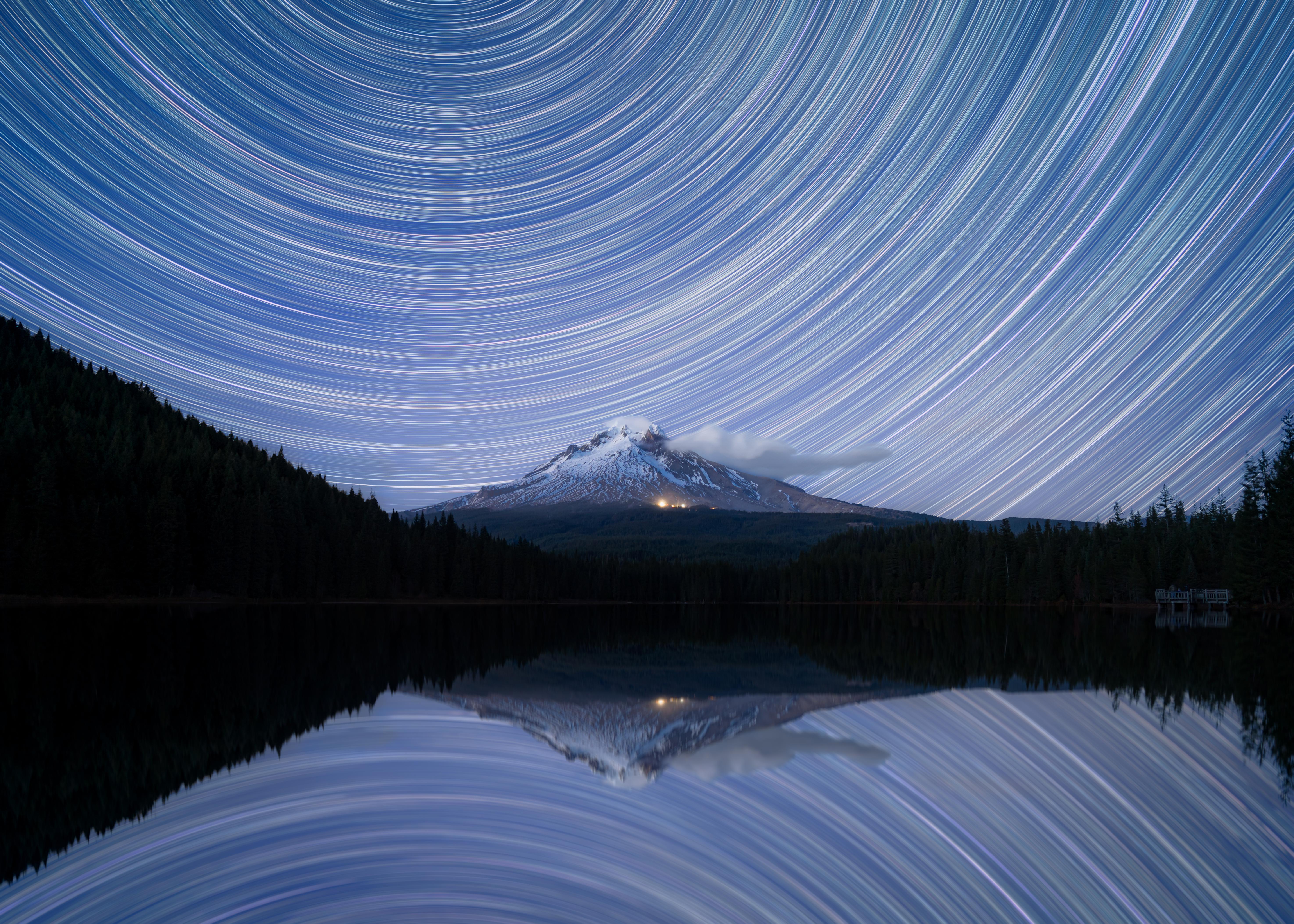 经典自然 风景 夜 星 黑暗 火山 山 松树 森林 湖 倒影 雪峰 摄影 云 壁纸 5898×4213