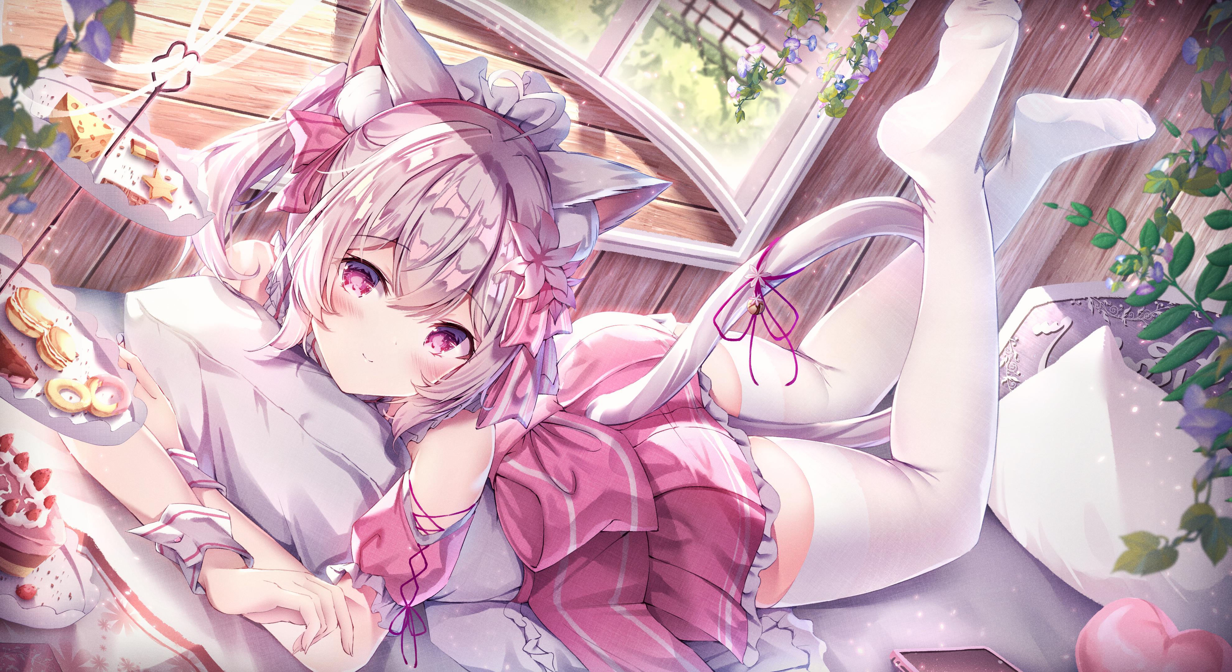躺着 猫女孩 微笑 脚 短发 动漫 女孩 长袜 猫耳朵 猫尾巴 糖果 枕头 树叶 手机 壁纸 3960×2160