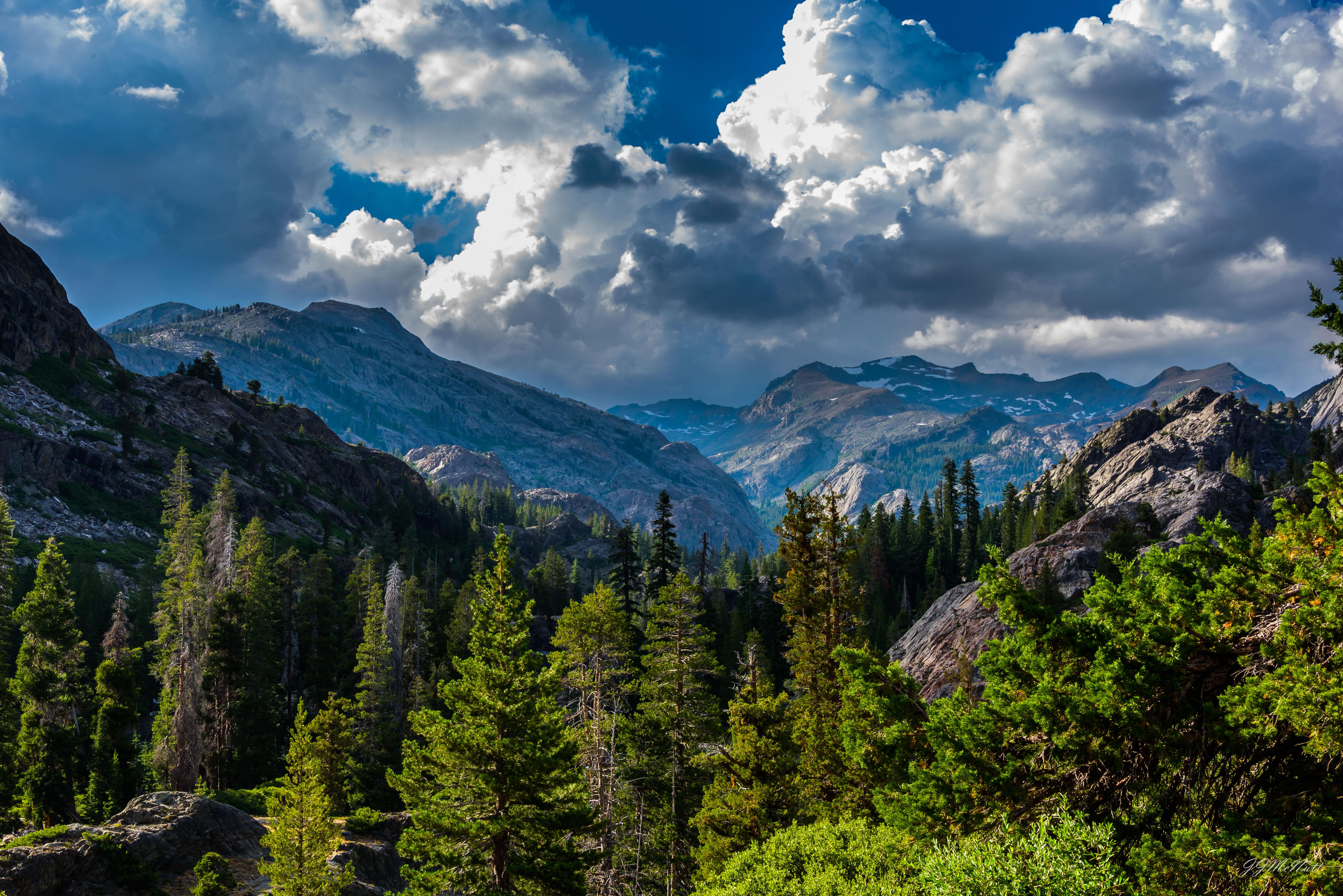 经典山脉 山谷 森林 自然 风景 4K壁纸 6016×4016