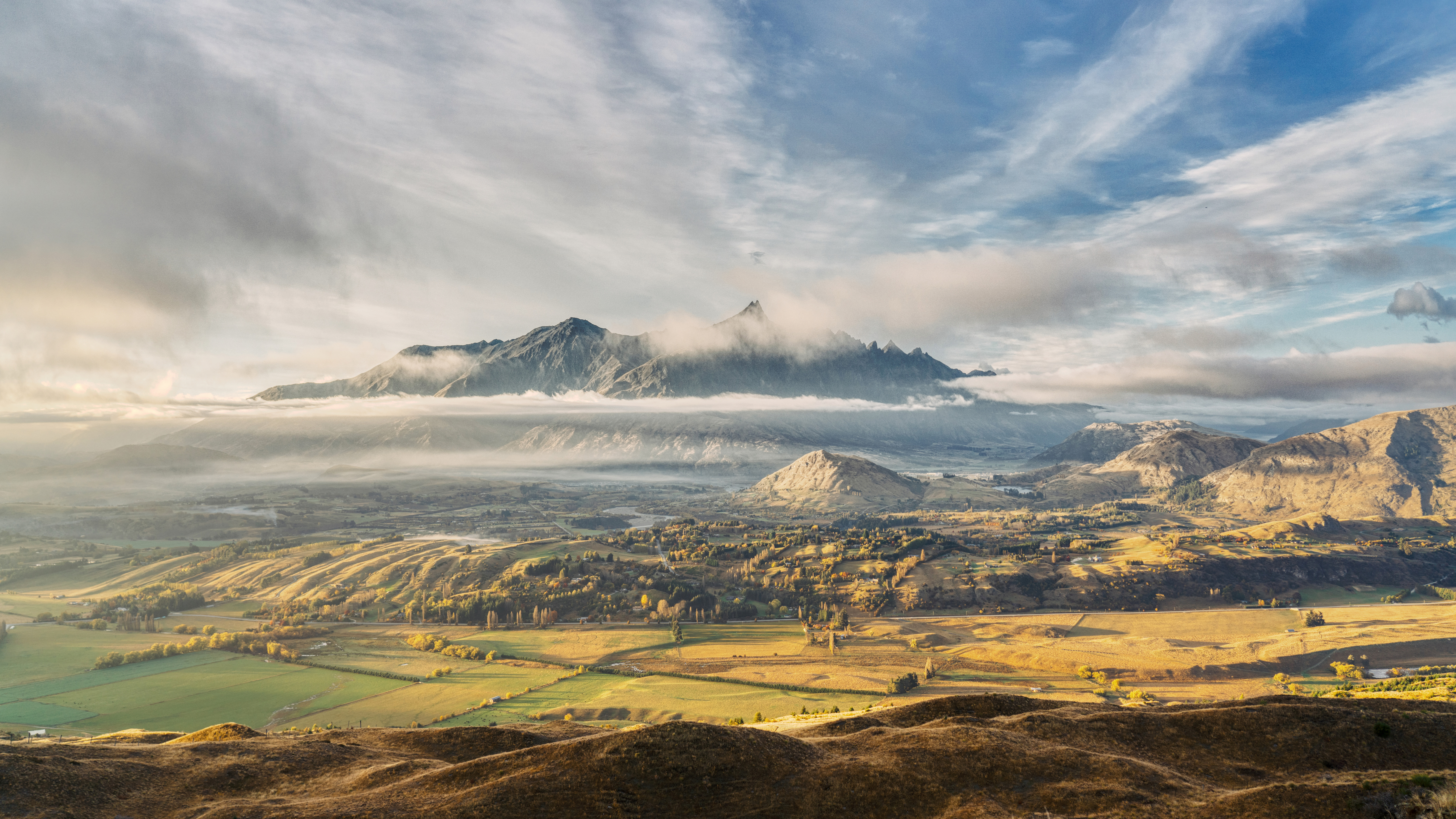 高清摄影 皇后镇 山 云 天空 风景 桌面壁纸 7680×4320