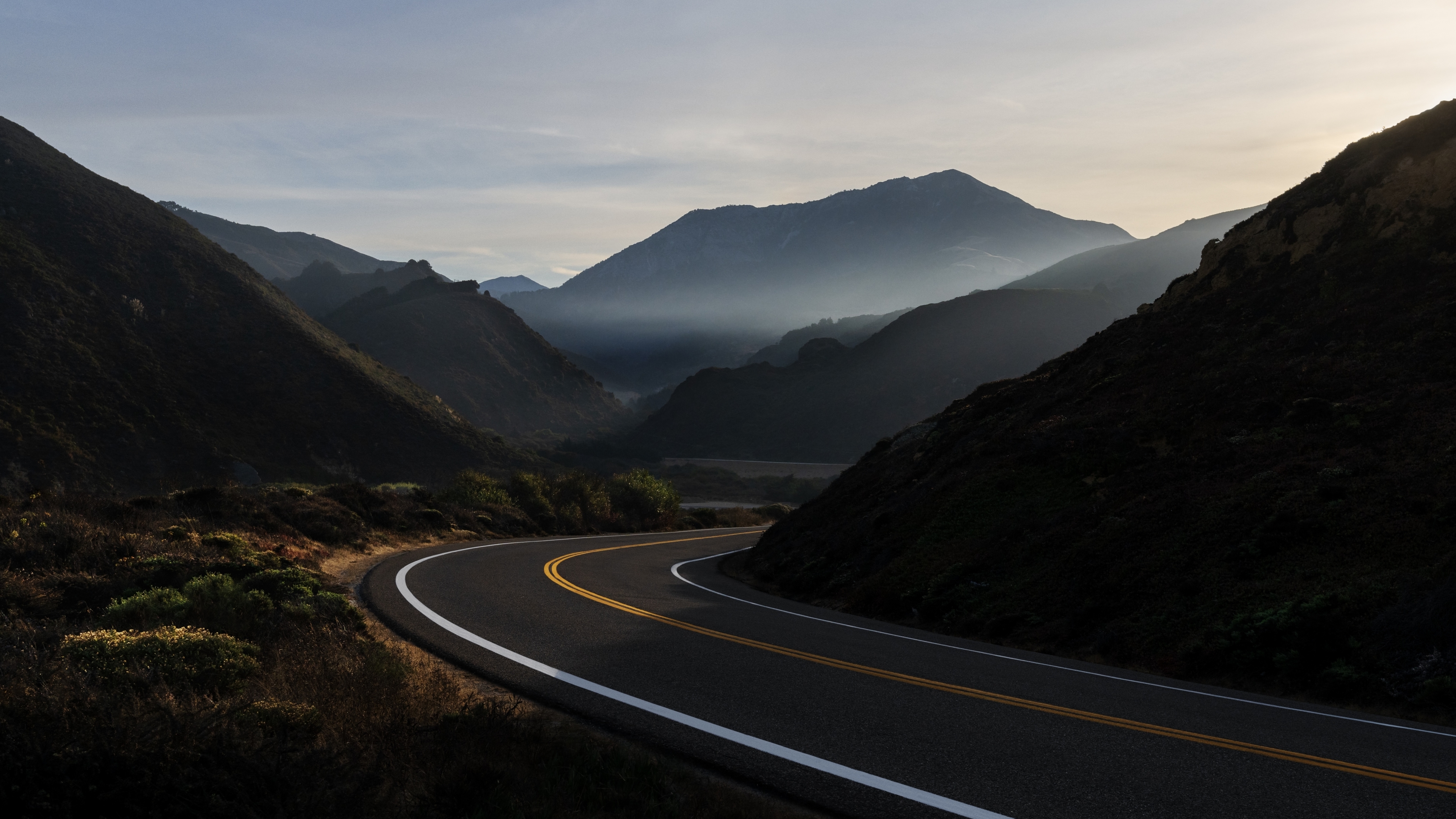 热门自然 风景 山脉 道路 薄雾 空旷 高清壁纸 3840×2160