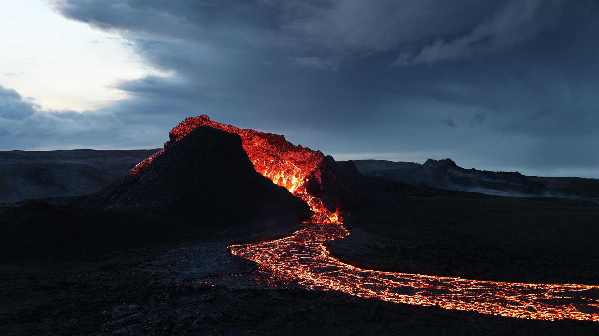精选托比·埃利奥特 自然 风景 火山 熔岩 傍晚 云 冰岛 天空 桌面壁纸 3840×2160