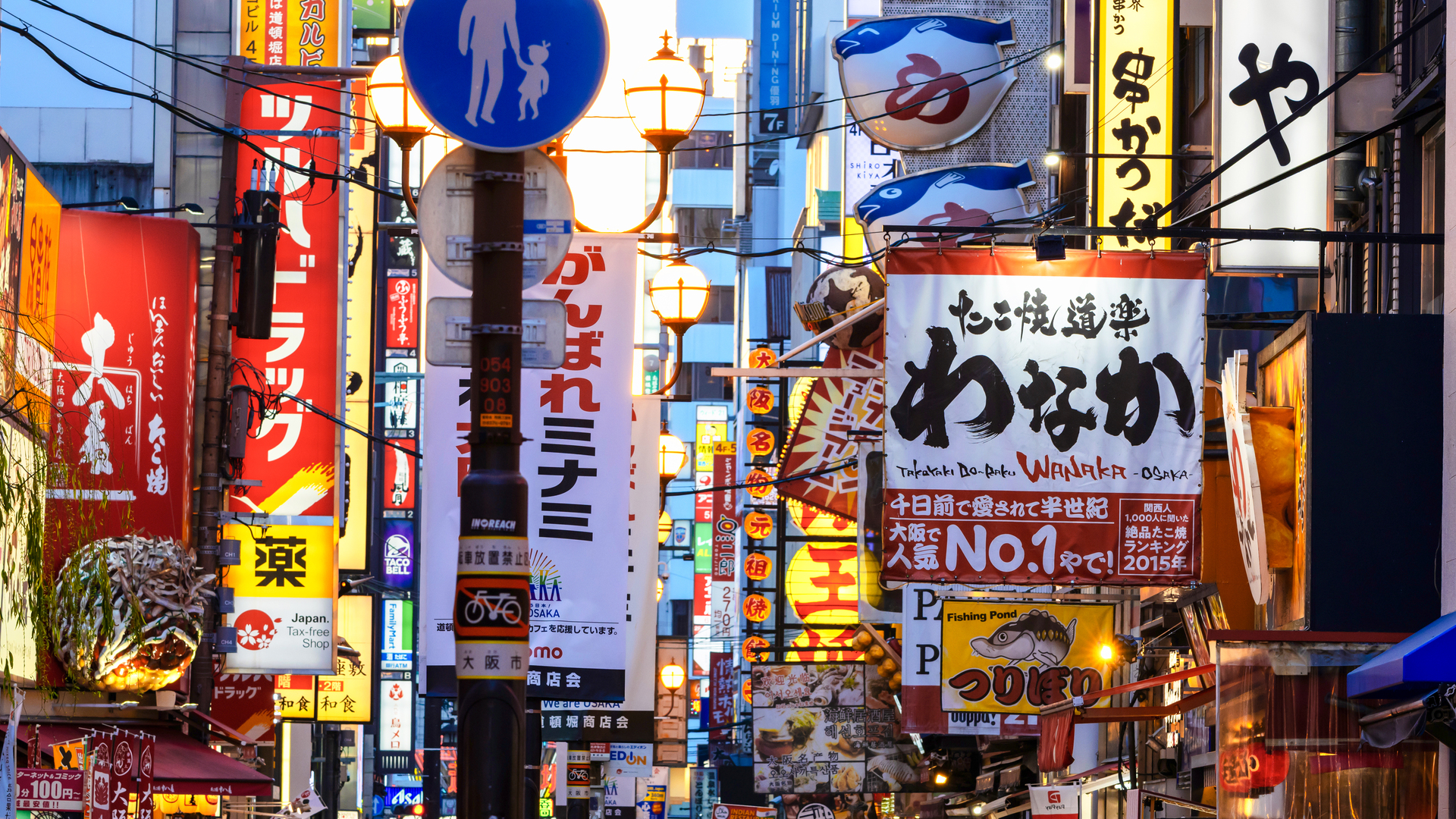 超清街道 广告 城市 桌面壁纸 3840×2160