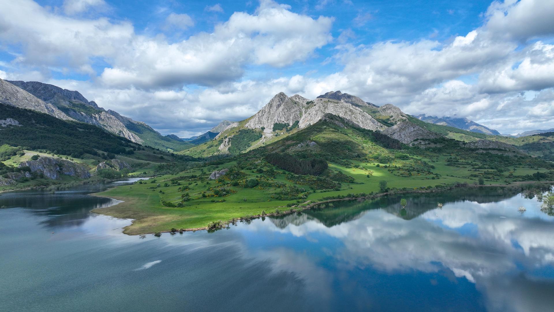 风景 自然 湖泊 云 山 水 电脑 壁纸 5280×2970