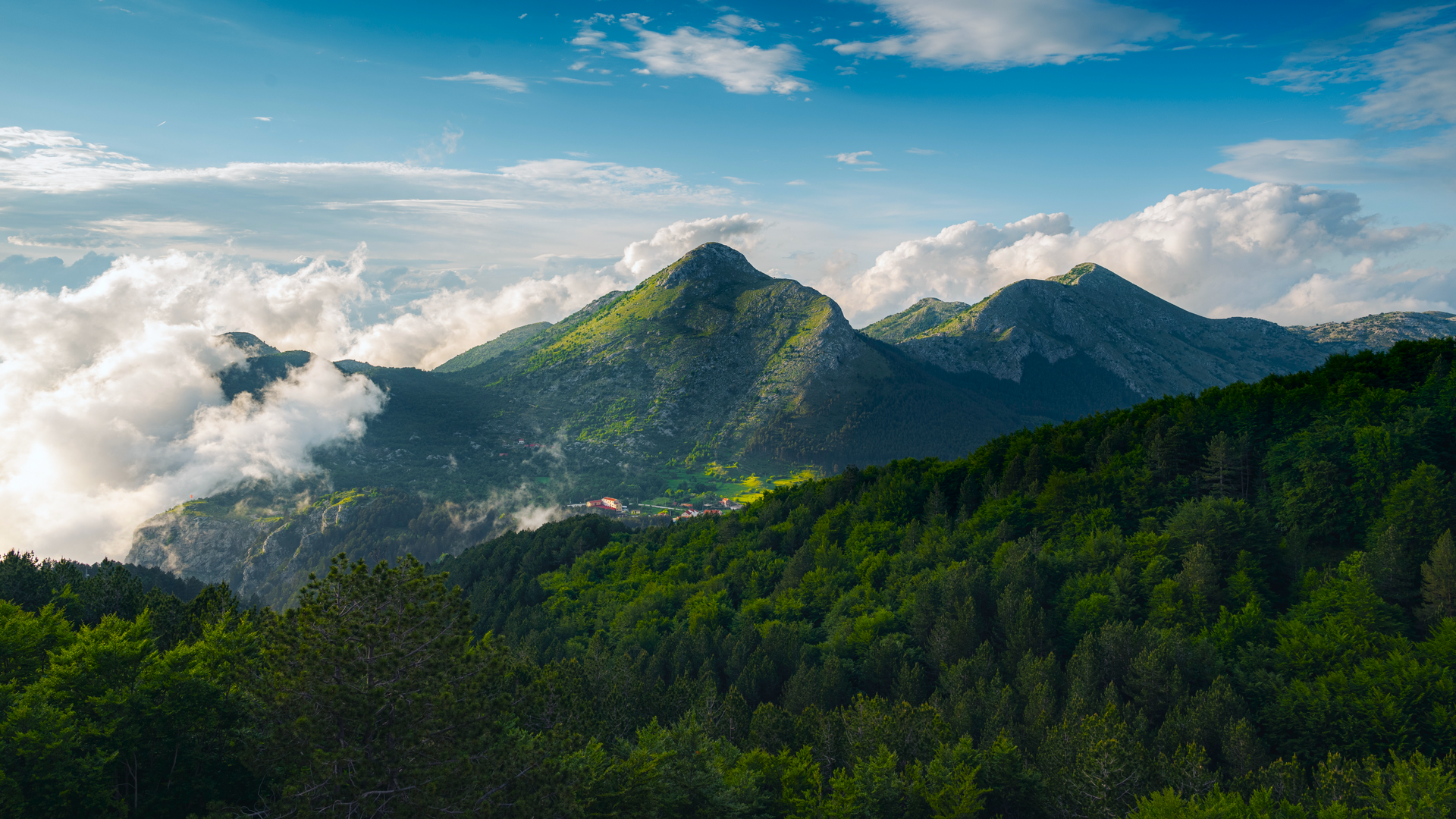 自然 风景 树木 云 天空 村庄 房屋 山脉 森林 黑山 空间 电脑 无水印壁纸 3840×2160
