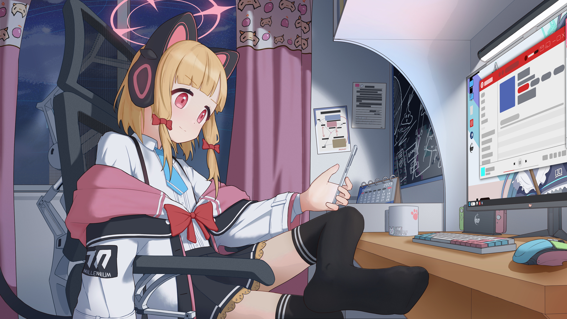 绚丽金发 女郎 猫女 室内 微笑 女学生 蓝色档案 动漫 游戏 动漫女孩 校服 猫耳朵 耳机 猫尾巴 窗户 电脑 键盘 袜子 手机壁纸 4552×2399