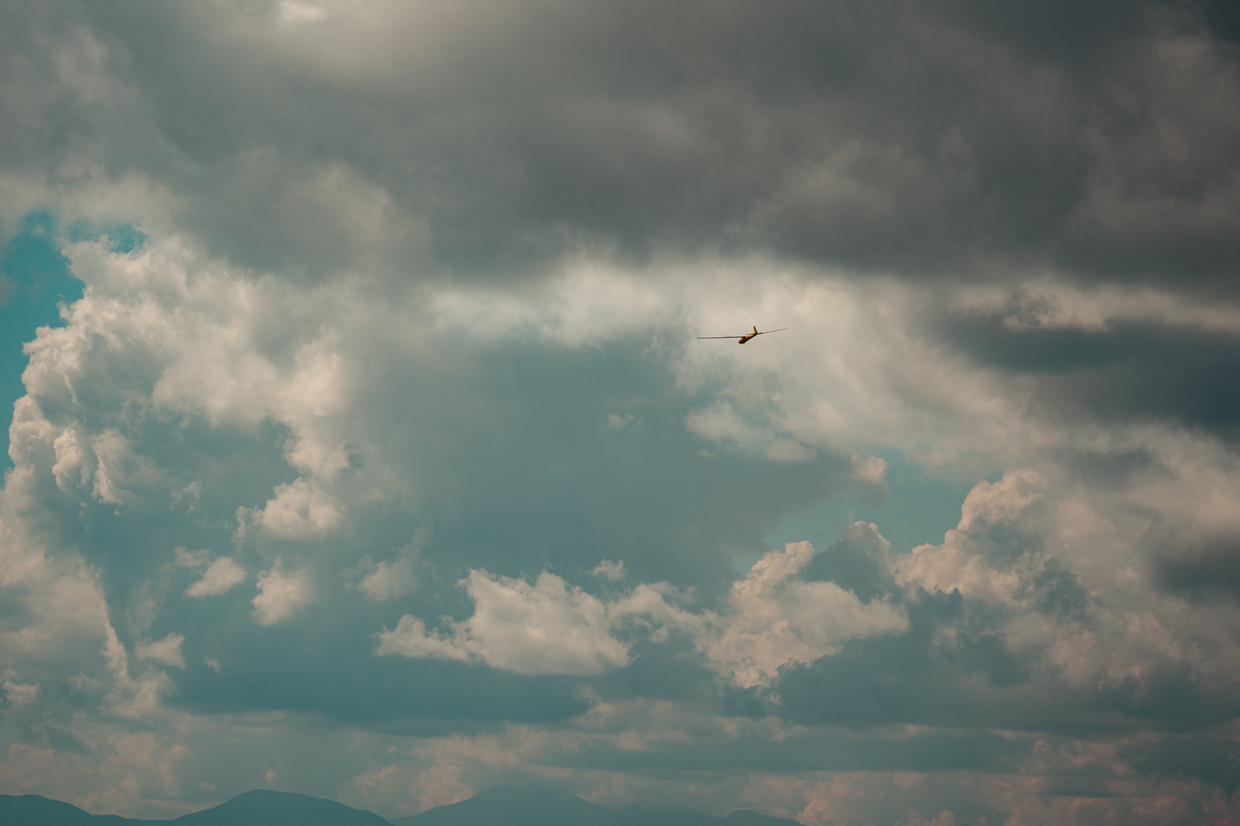 云 飞机 天空 极简主义 景观 壁纸 4096×2730