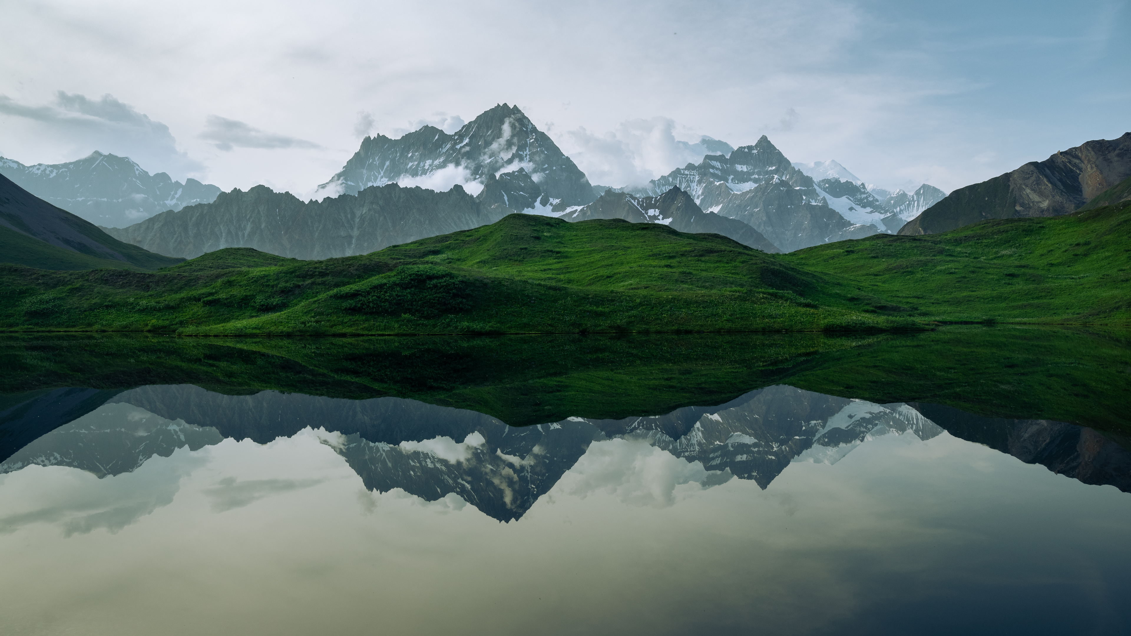 高清自然 风景 山脉 云 天空 水草 山丘 雪 手机壁纸 3840×2160
