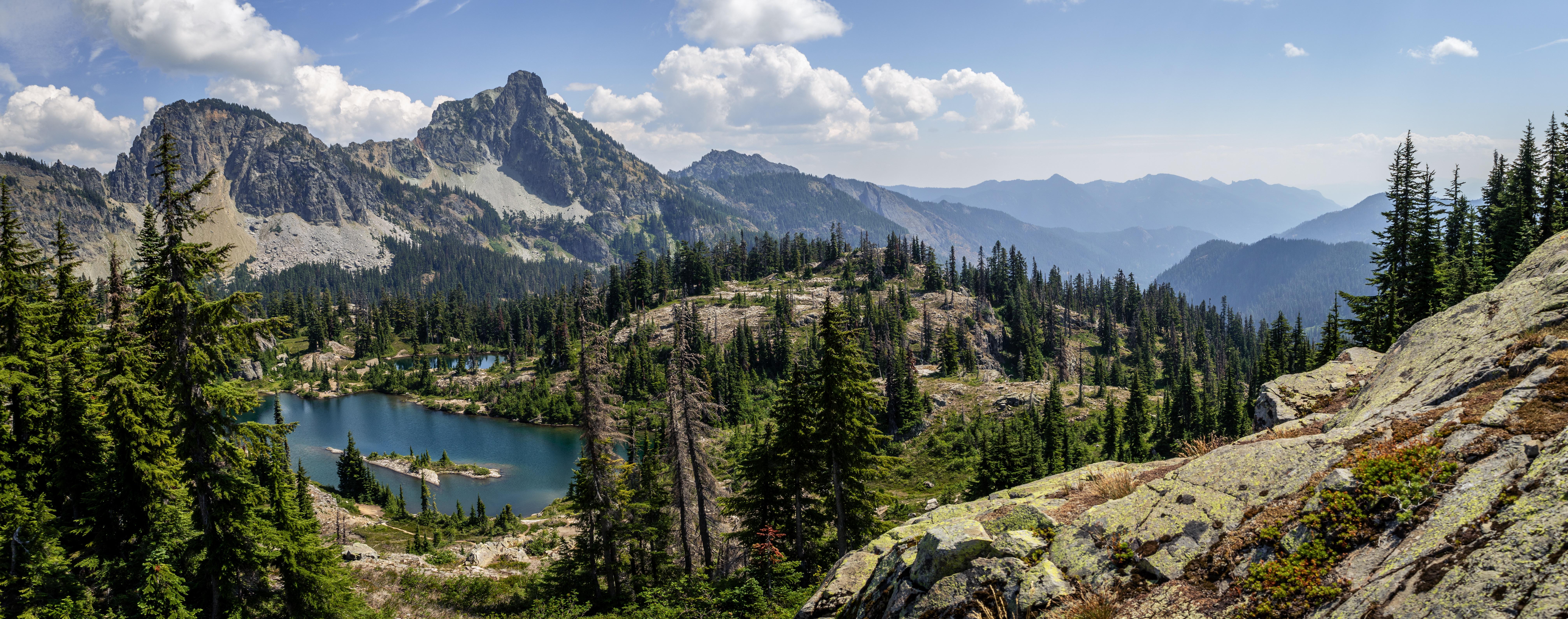 经典森林 山景 山脉 自然 景观 云 湖泊 悬崖 岩石 壁纸 8058×3187