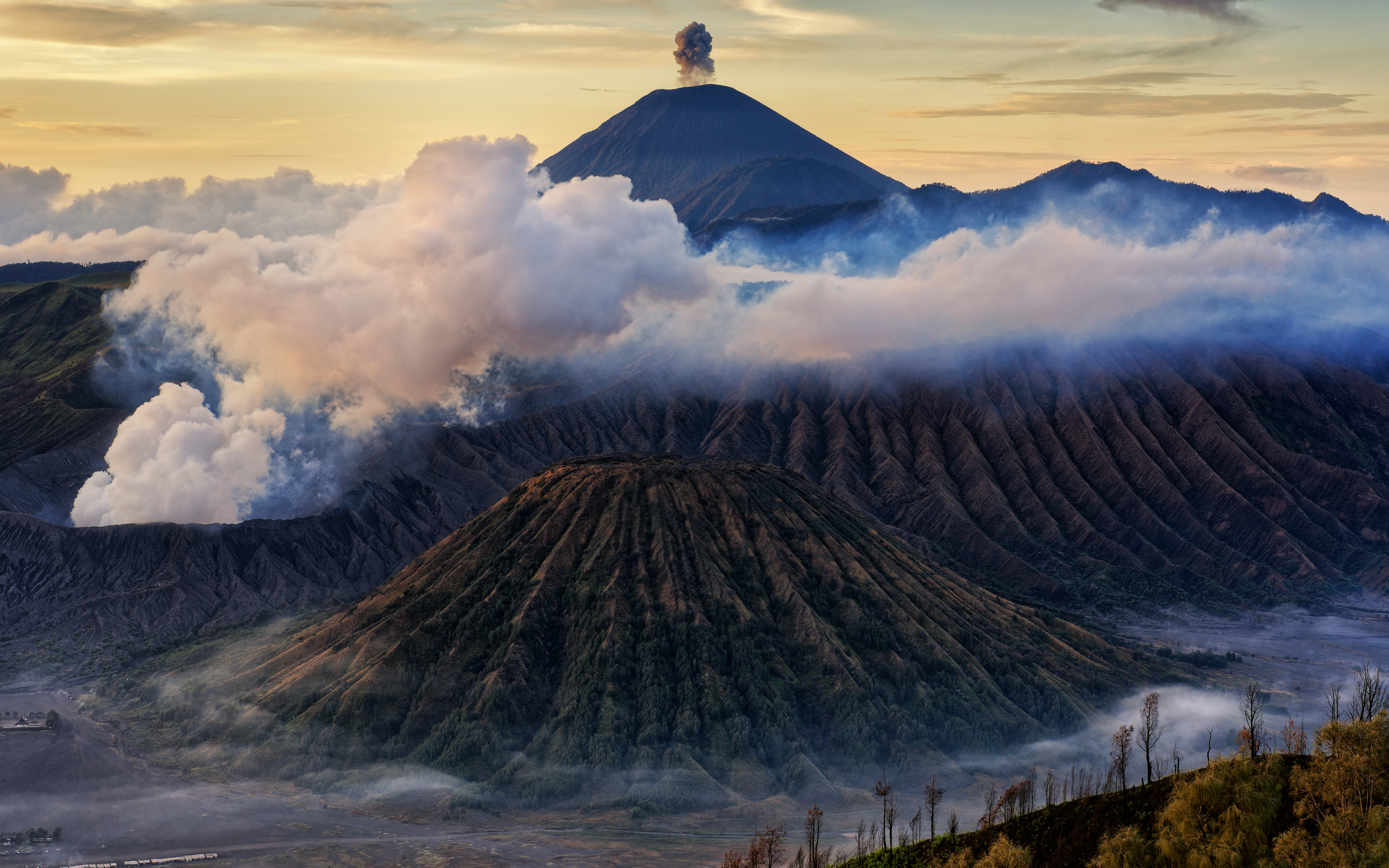 精选风景 自然 森林 岛屿 印度 火山 烟雾 壁纸 5915×3697