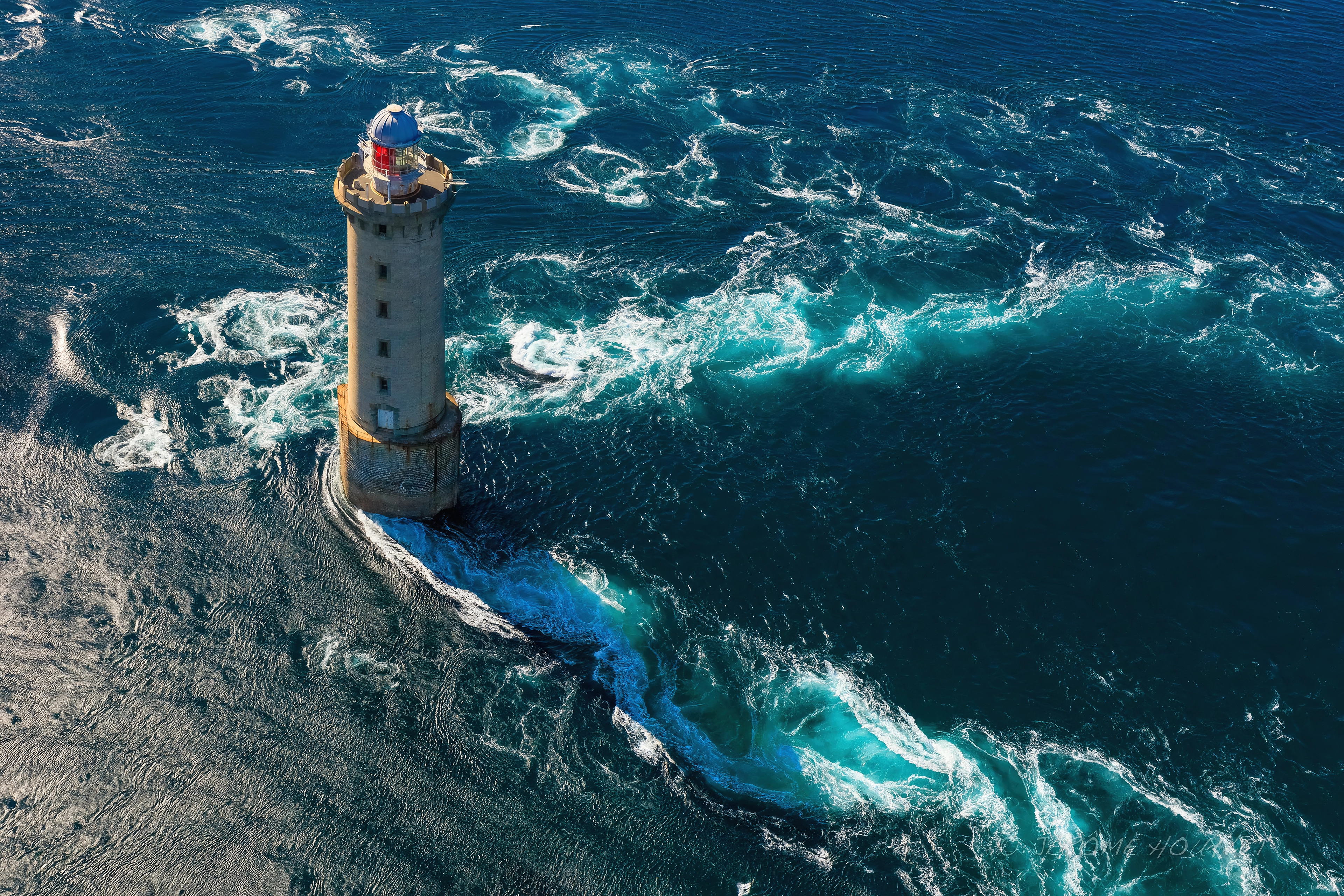 超清塔 灯塔 海 波浪 自然 蓝色 海岸线 无水印壁纸 3840×2560