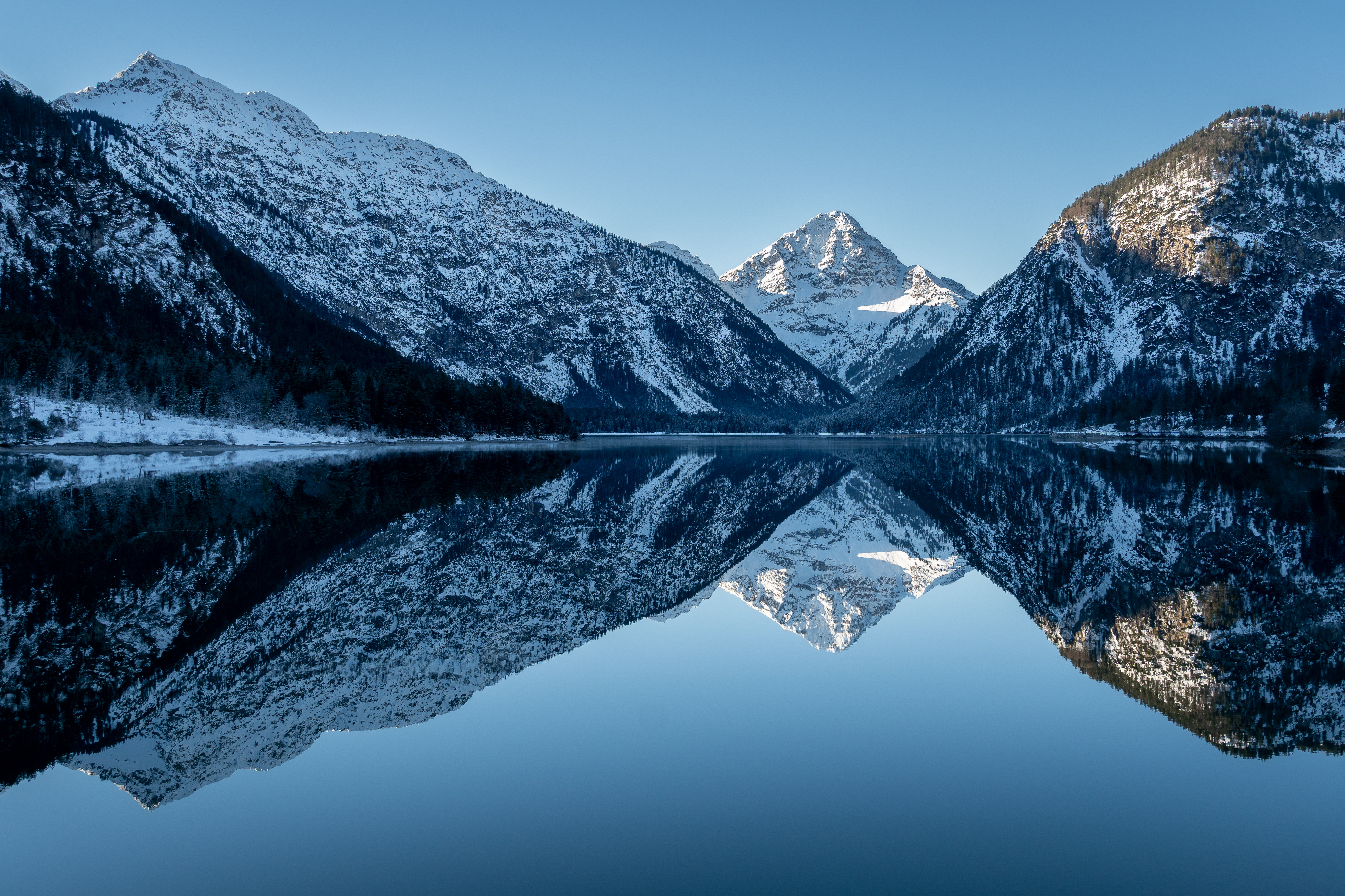 自然 景观 树木 山 雪 水 倒影 冬天 晴朗天空 壁纸 5984×3989