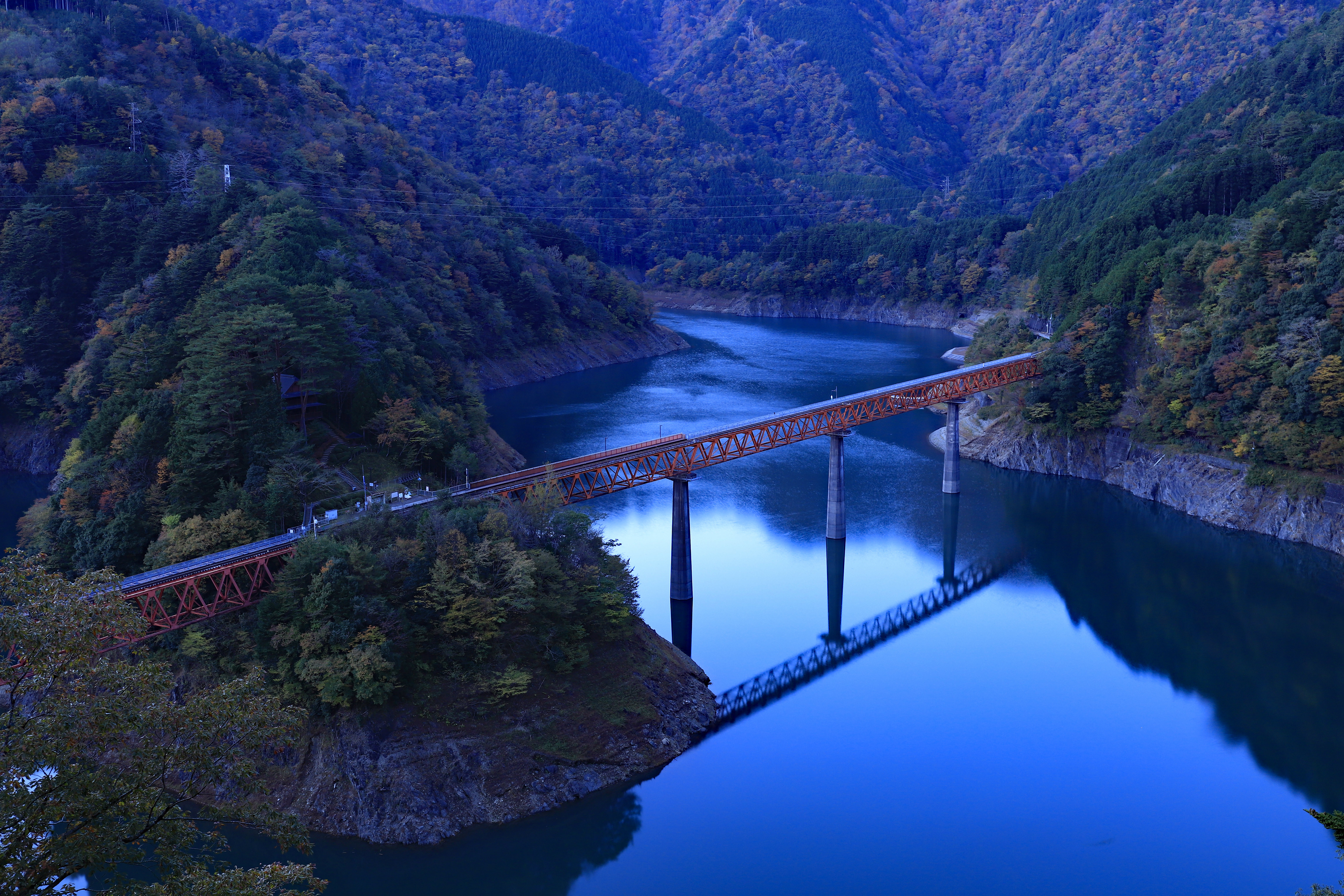 自然 景观 树木 森林 水 河流 电线 桥梁 山脉 彩虹桥 手机壁纸 6144×4096