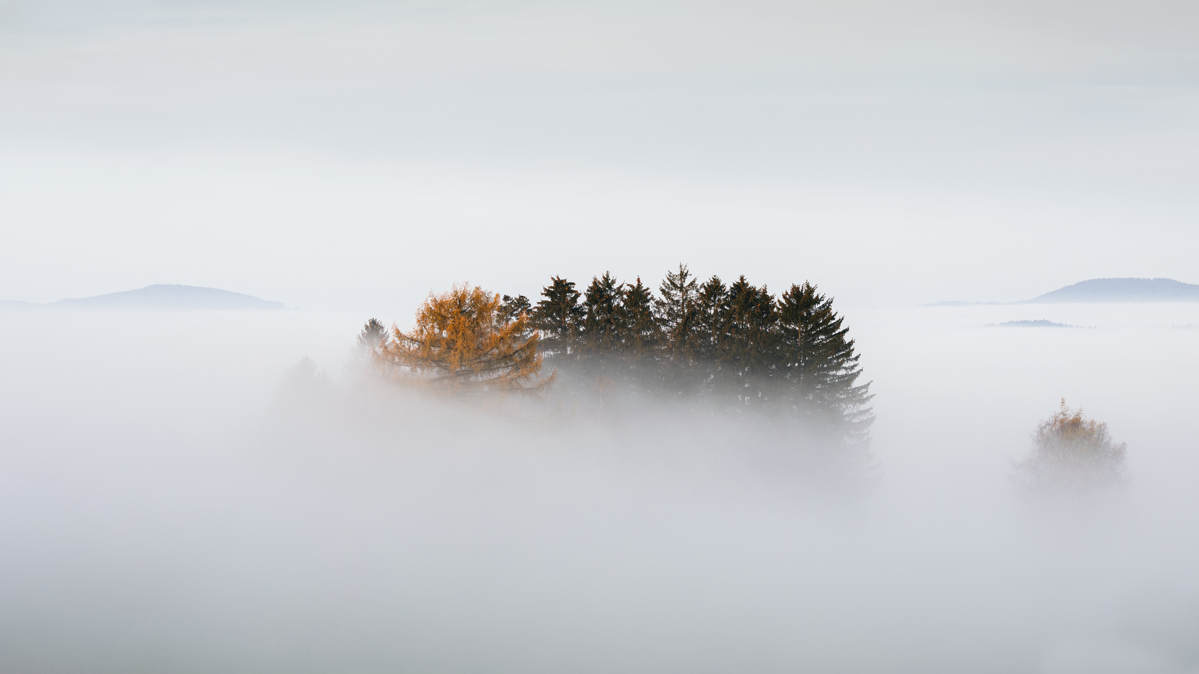 绚丽自然 树木 云 山雾 天空 秋天 无水印壁纸 3840×2160