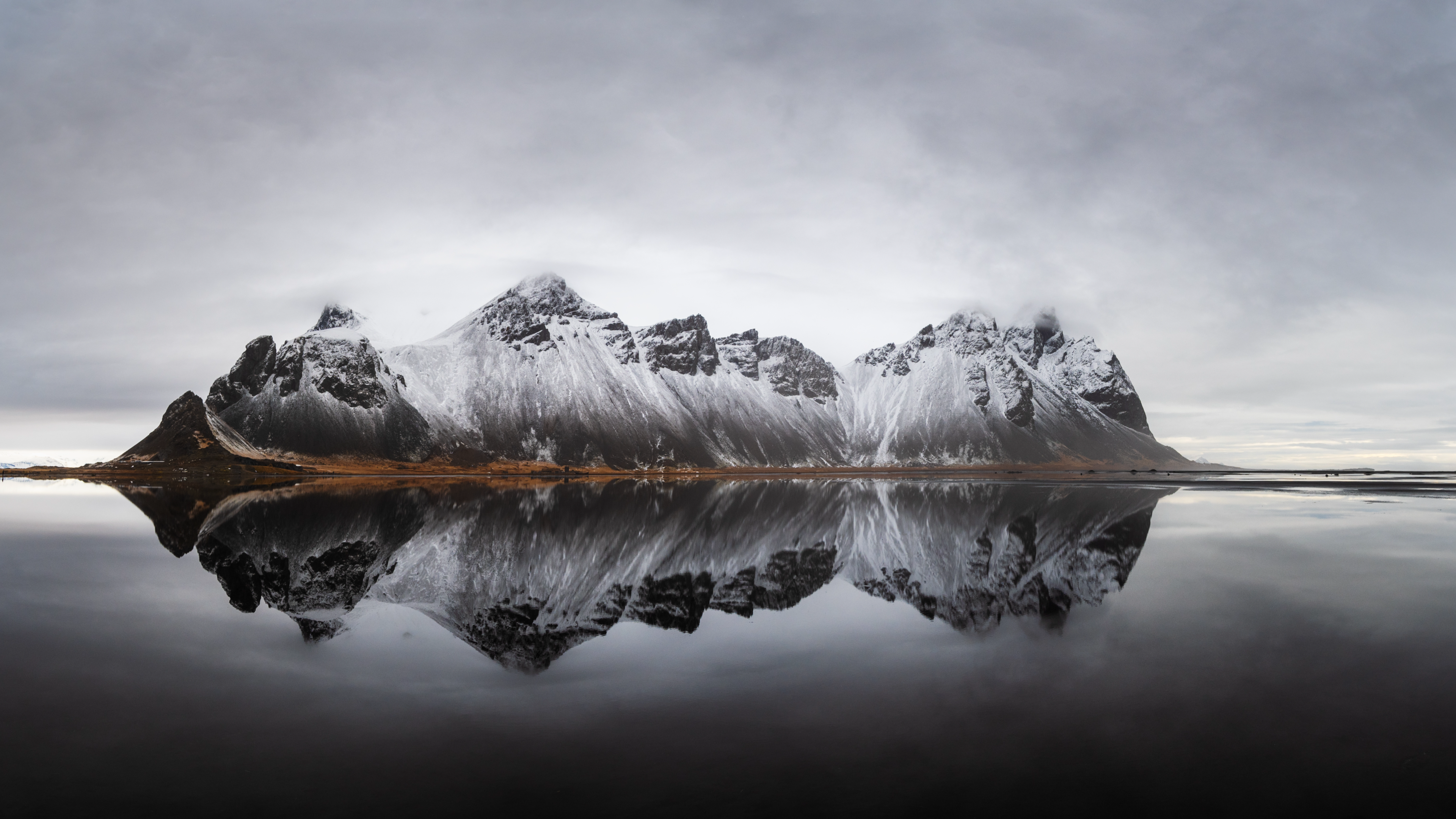 经典自然 风景 云雾 山水 倒影 黑沙 雪 壁纸 3840×2160