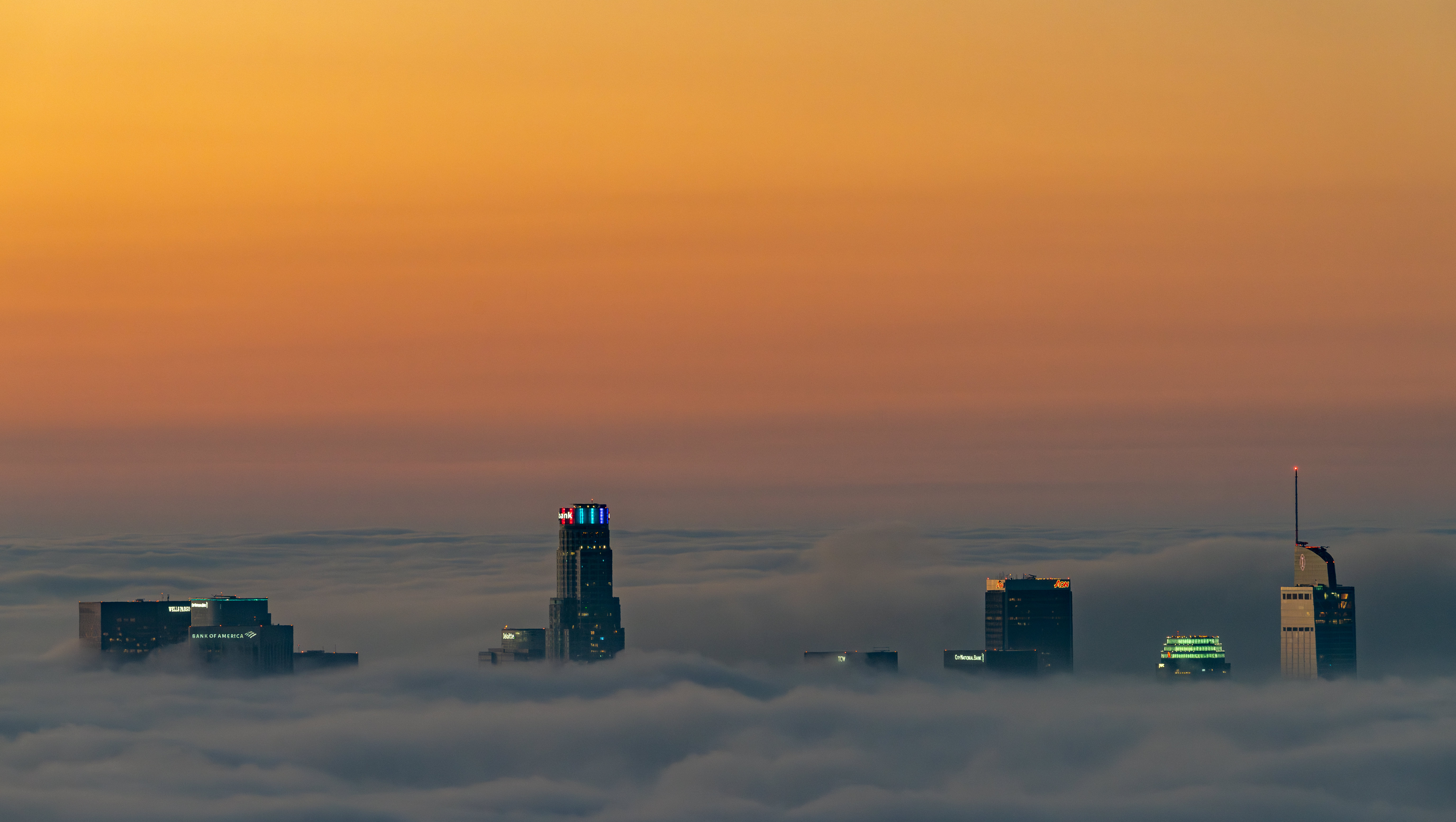 绚丽风景 云 天空 黄色 地平线 建筑 摩天大楼 灯光 远景 手机壁纸 5100×2880