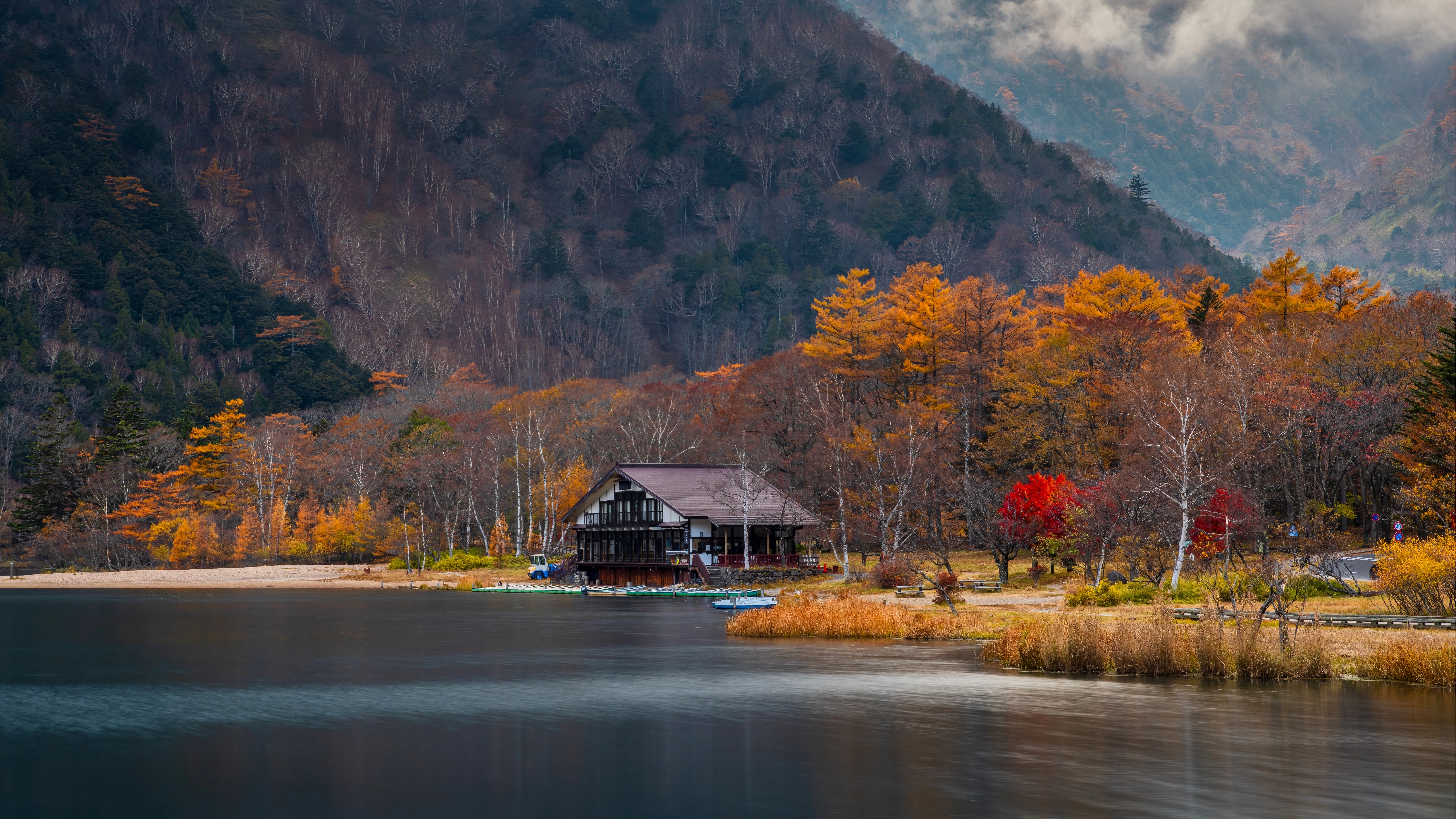 自然 景观 树木 山脉 秋天 房屋 河流 水 长泉 植物 高清壁纸 5120×2880