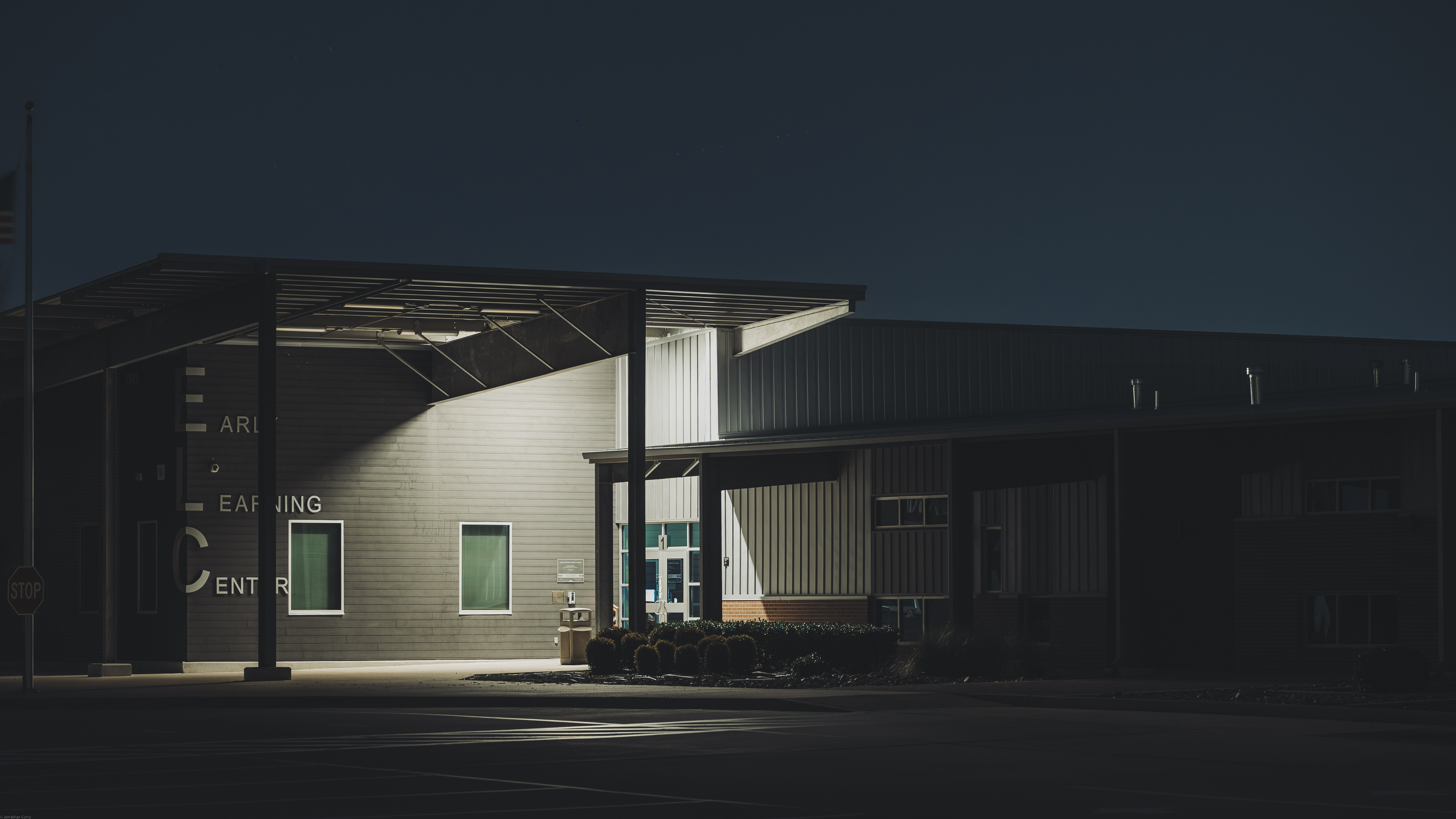 热门摄影 城市 建筑 夜间 现代 静音 高清壁纸 5611×3156