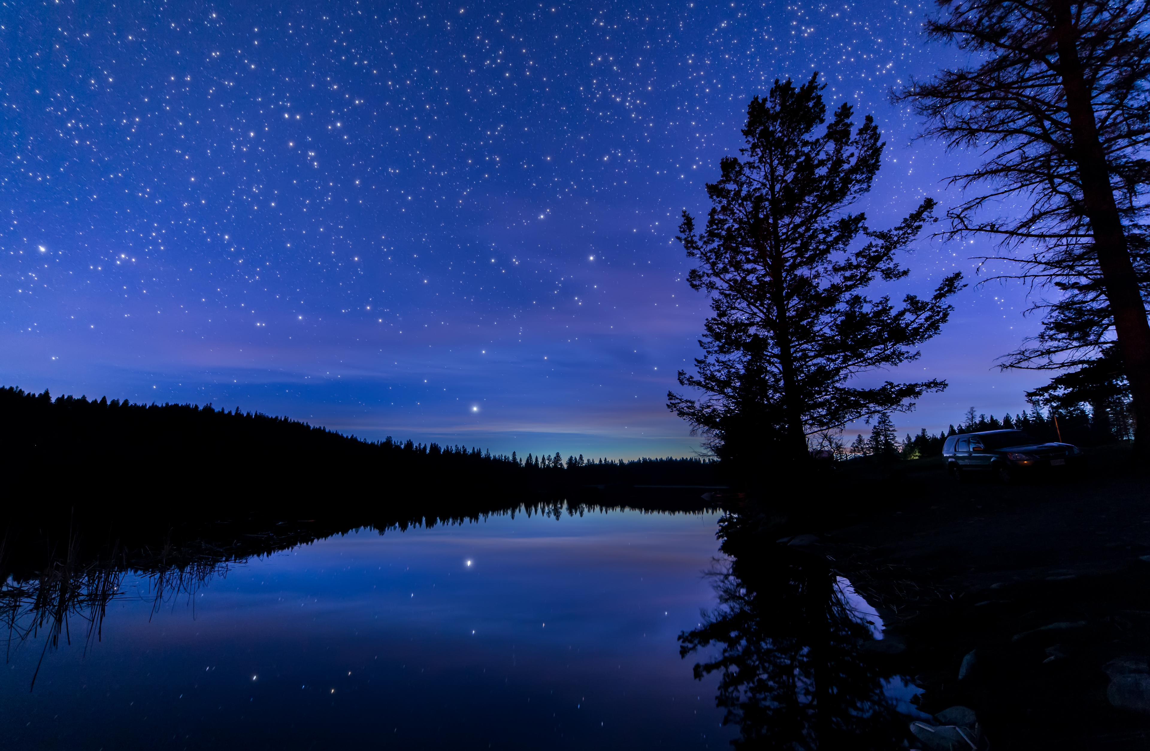 唯美摄影 自然 天空 夜星 夜 月光 极光 风景 树木 森林 湖泊 黄昏 夜空 户外 蓝色 高清壁纸 3840×2509