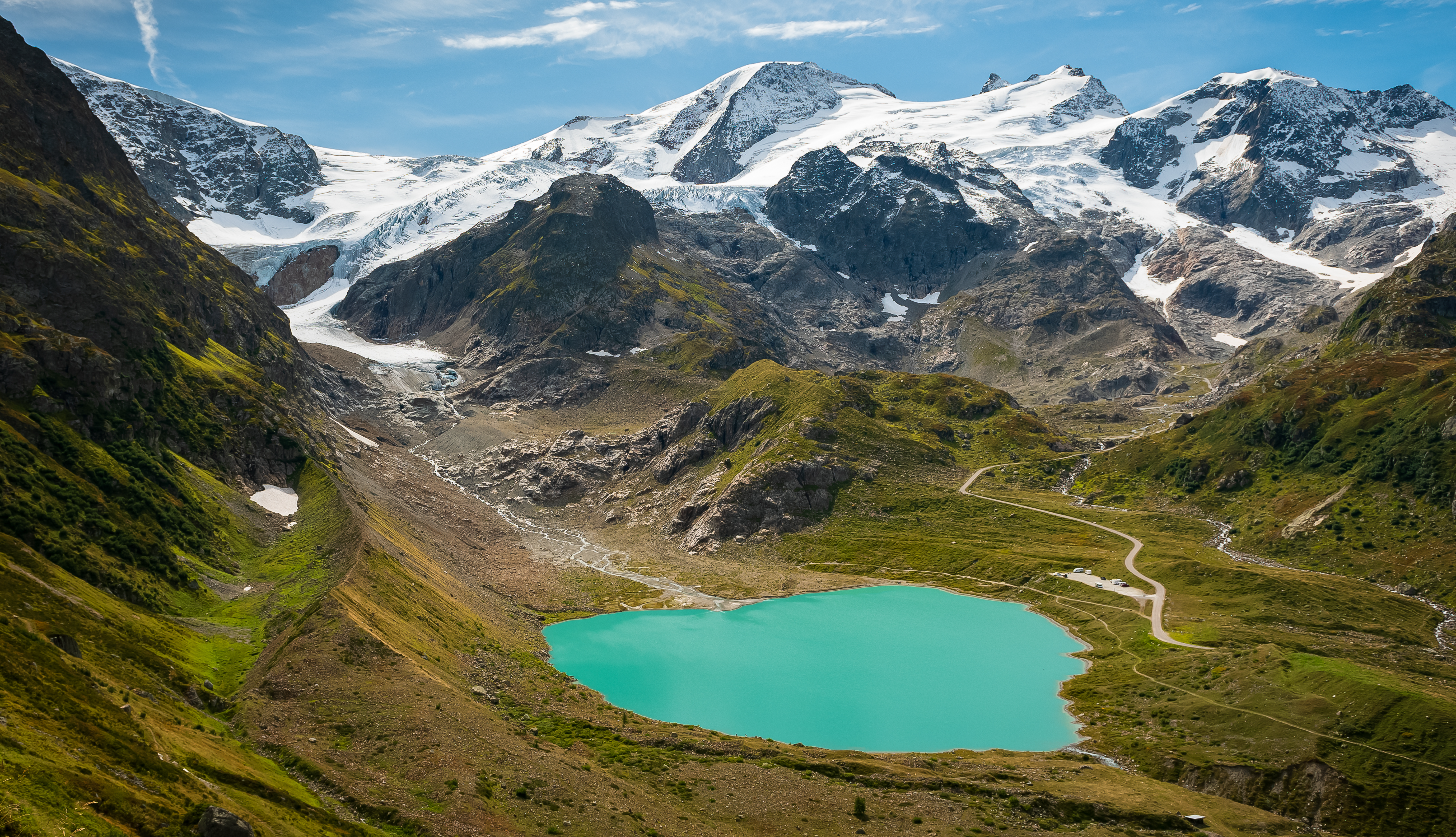 热门自然 风景 山脉 云朵 天空 岩石 草地 湖泊 水面 雪山 壁纸 4000×2300