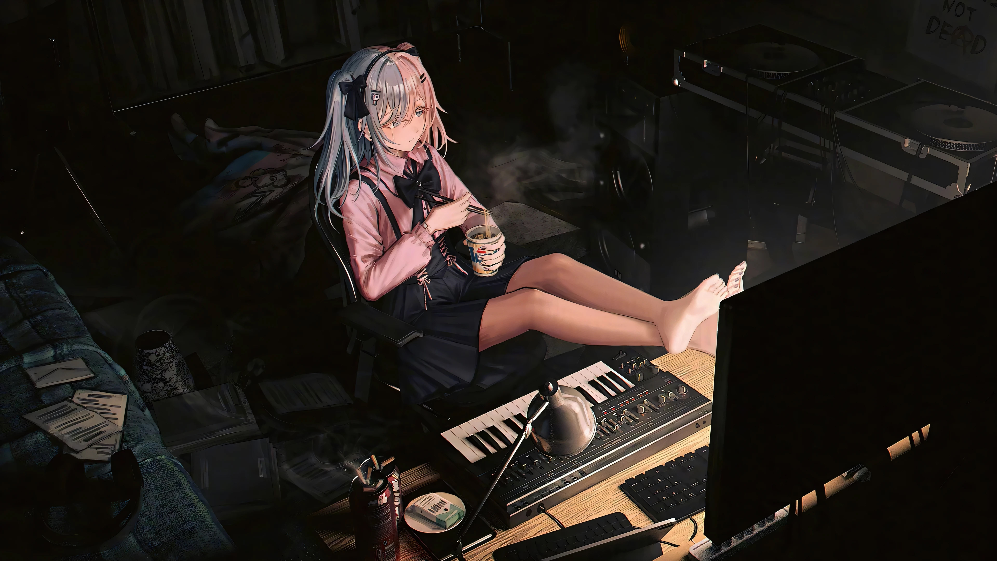 房间 女孩 面条 电脑 暗色系 4K高清壁纸 3840×2160