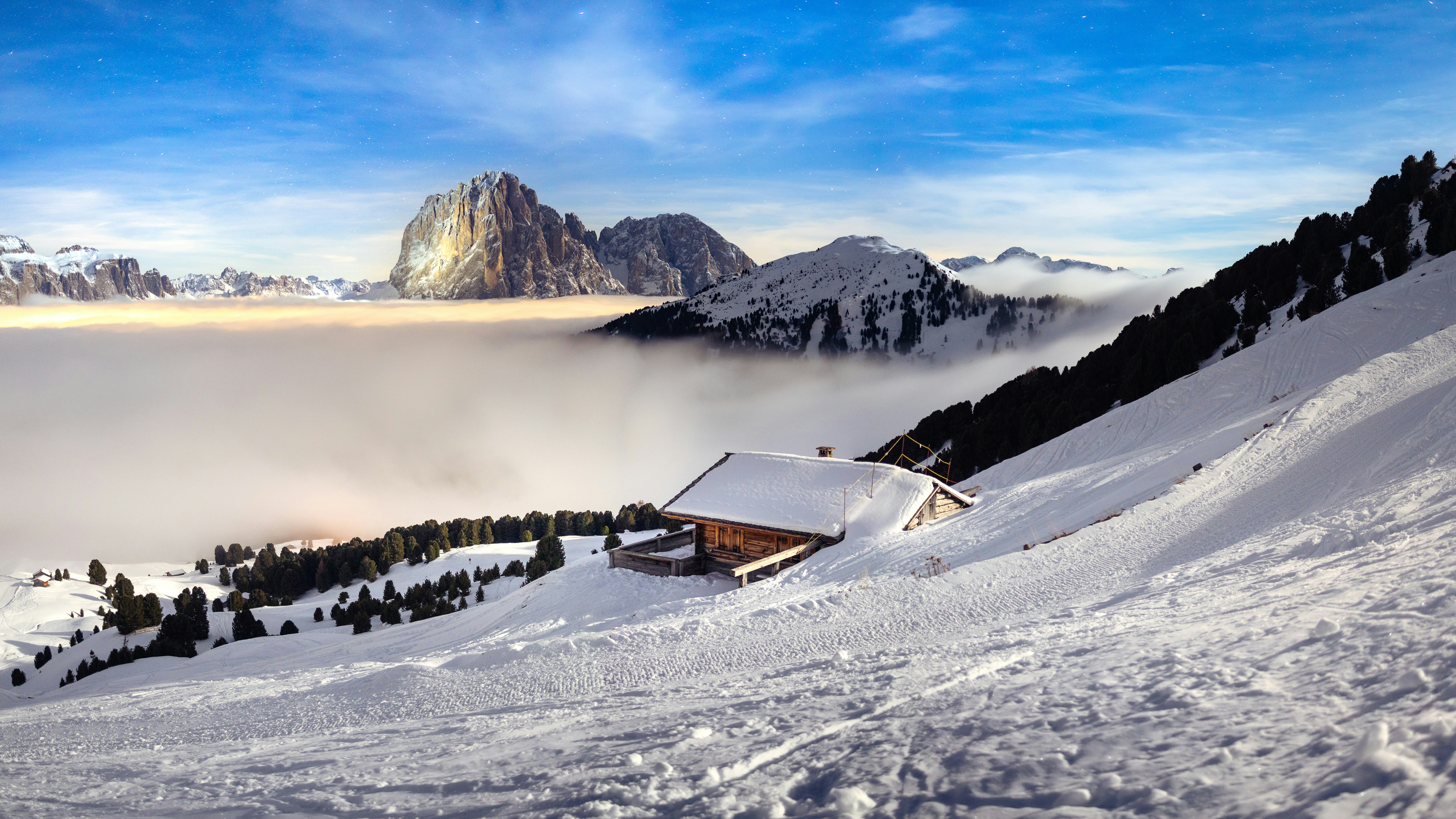 热门风景 天空 阳光 雪花 树木 森林 冬季 小屋 高清壁纸 7374×4148