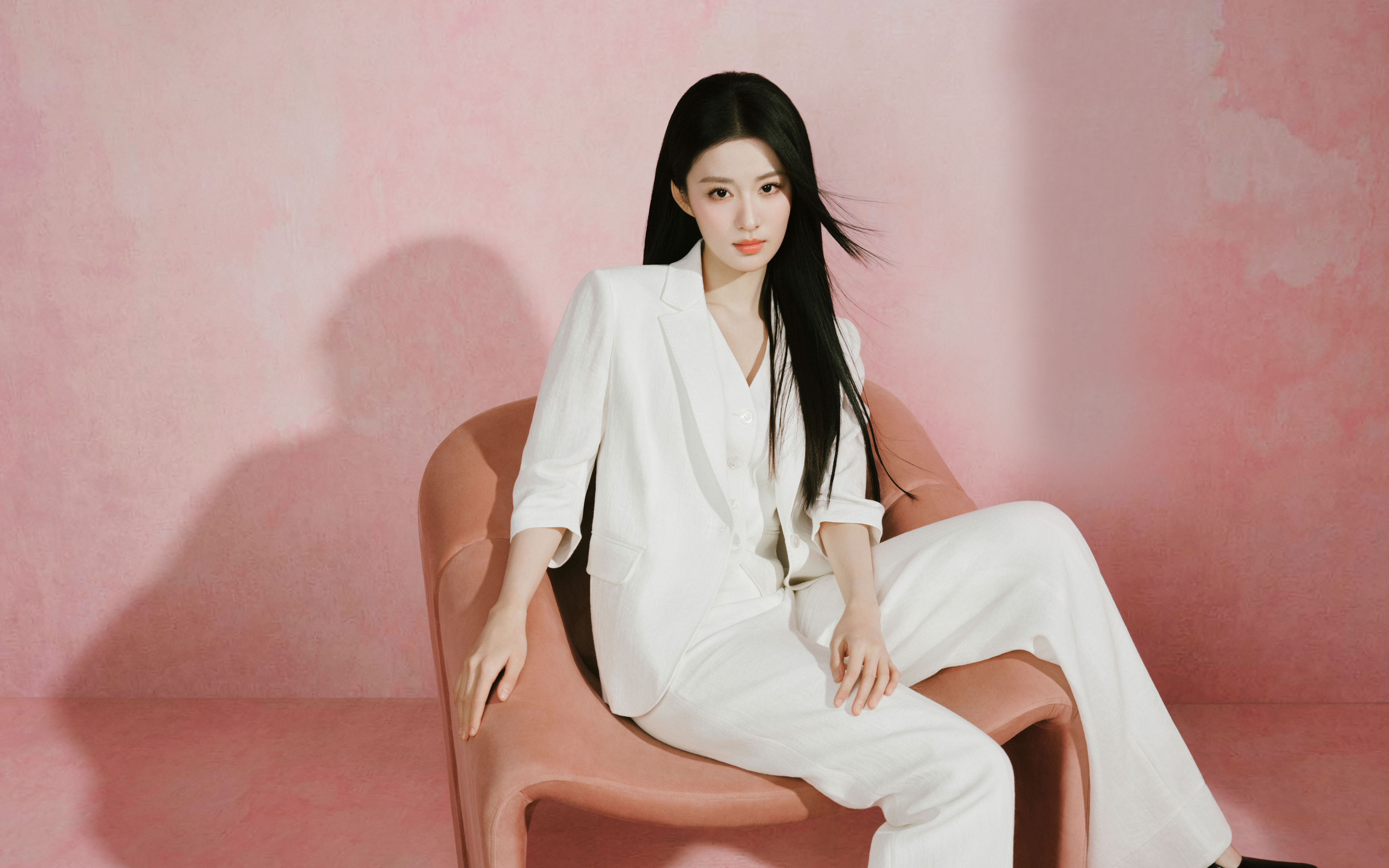 热门王楚然 白色西服 套装 美女 桌面壁纸 3840×2400