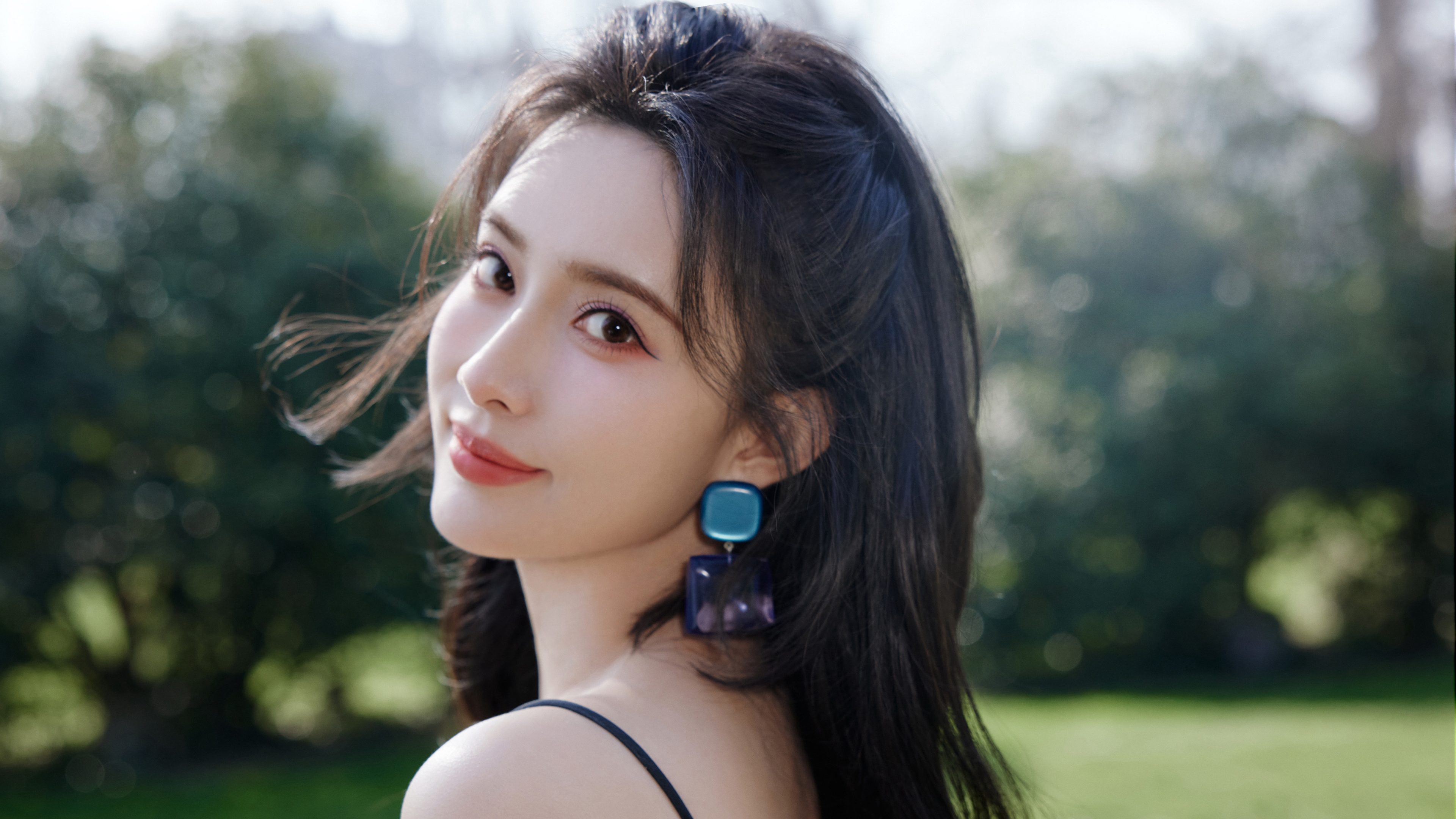 长发 回头 美女 孟子义 4K高清壁纸 3840×2160