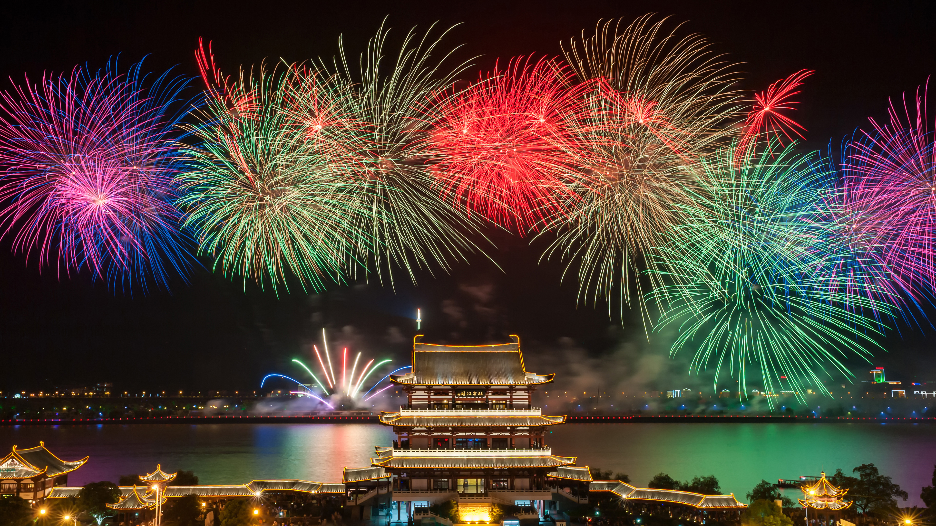 绝美除夕 夜 烟花 4K 风景 4K壁纸 3840×2160