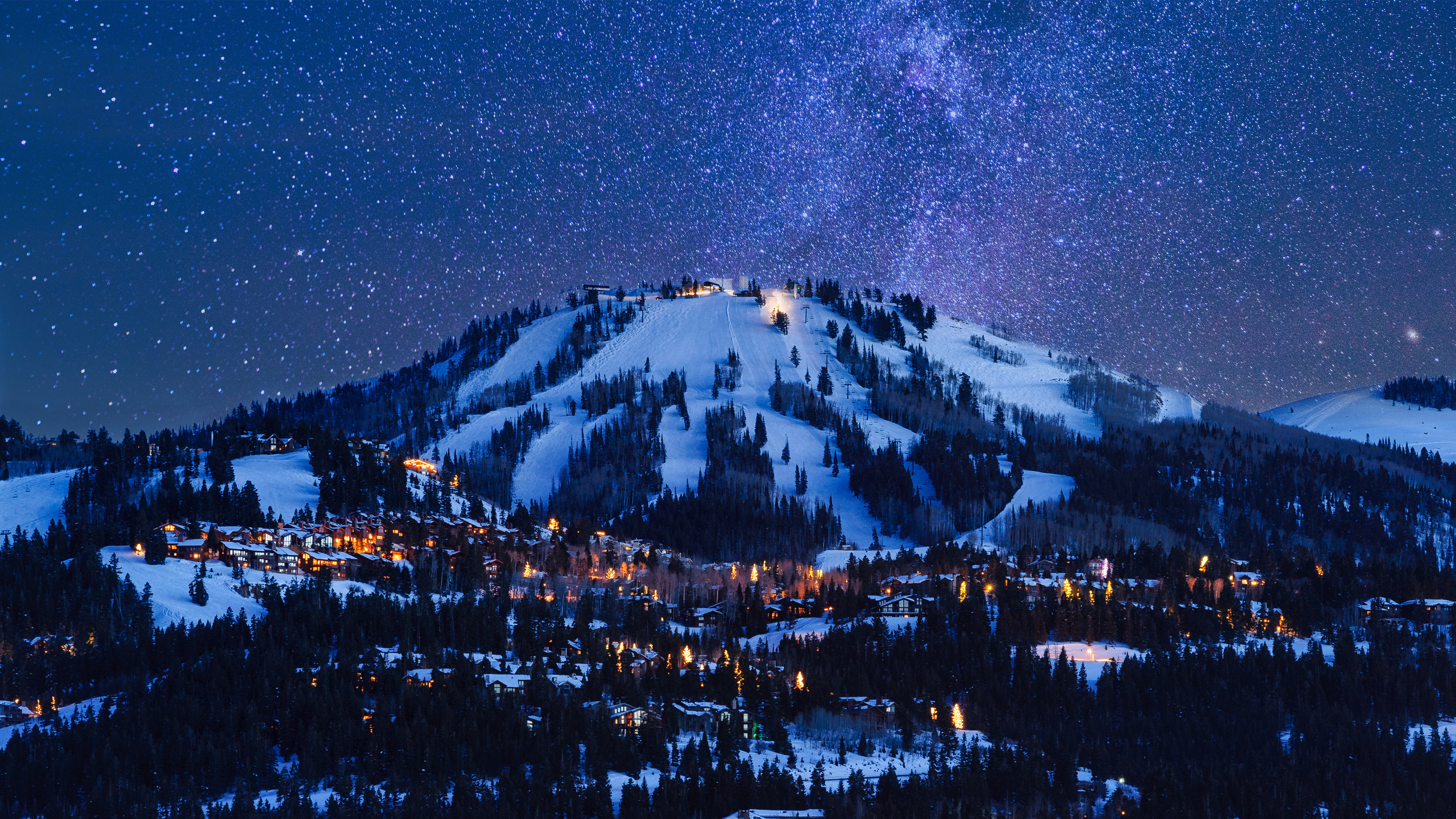 自然 风景 夜 灯光 天空 山脉 雪 树木 村庄 冬天 星星 银河 观星 4K高清壁纸 3840×2160
