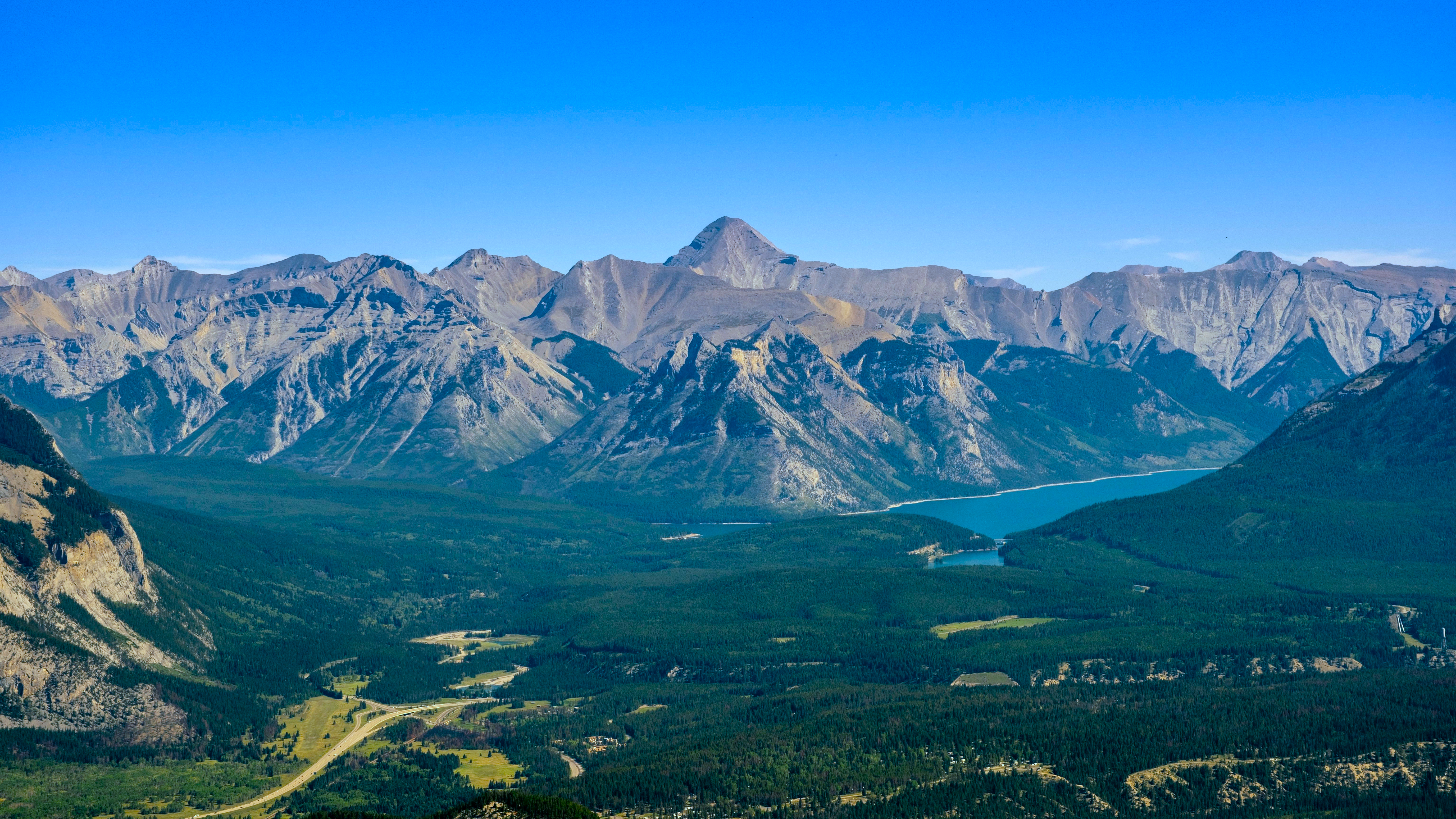 自然 景观 树木 森林 水 湖 山 天空 云 远景 4K高清壁纸 6144×3456