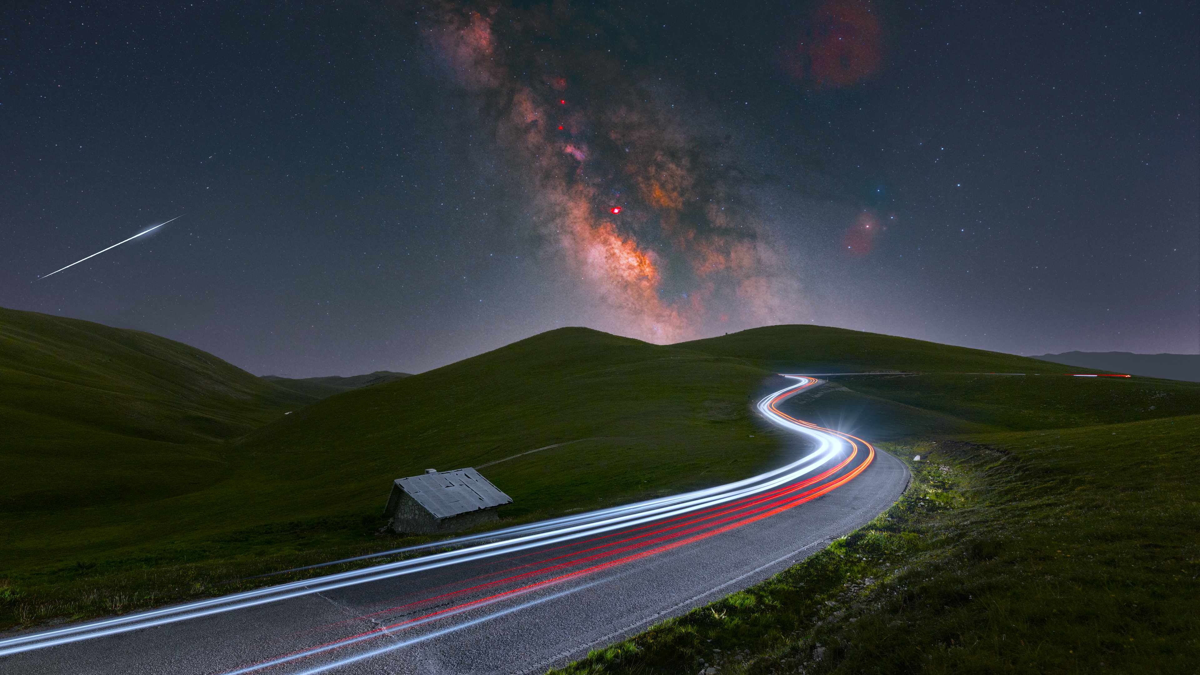 高清自然 风景 草 道路 沥青 灯光 岩石 星星 夜晚 房屋 山丘 银河 无水印壁纸 3840×2160